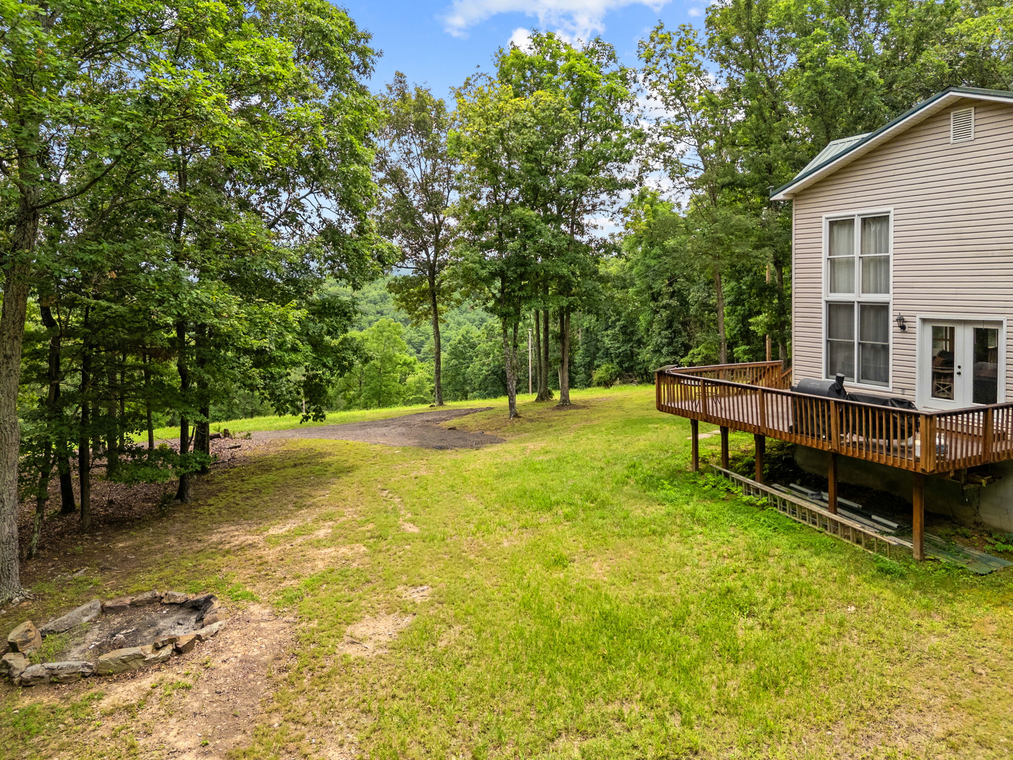 Paw Paw Mountain Lodge w/River Access & Fire Pit