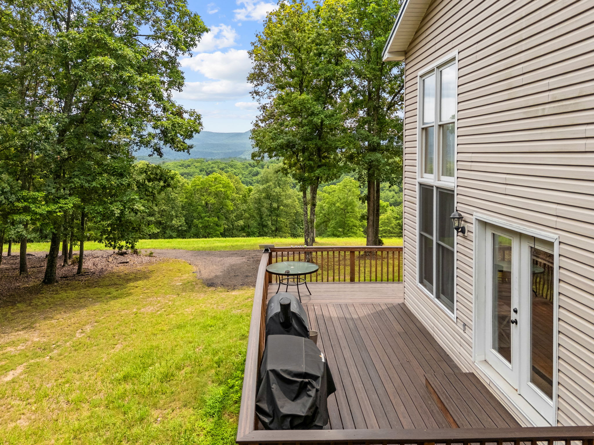 Paw Paw Mountain Lodge w/River Access & Fire Pit