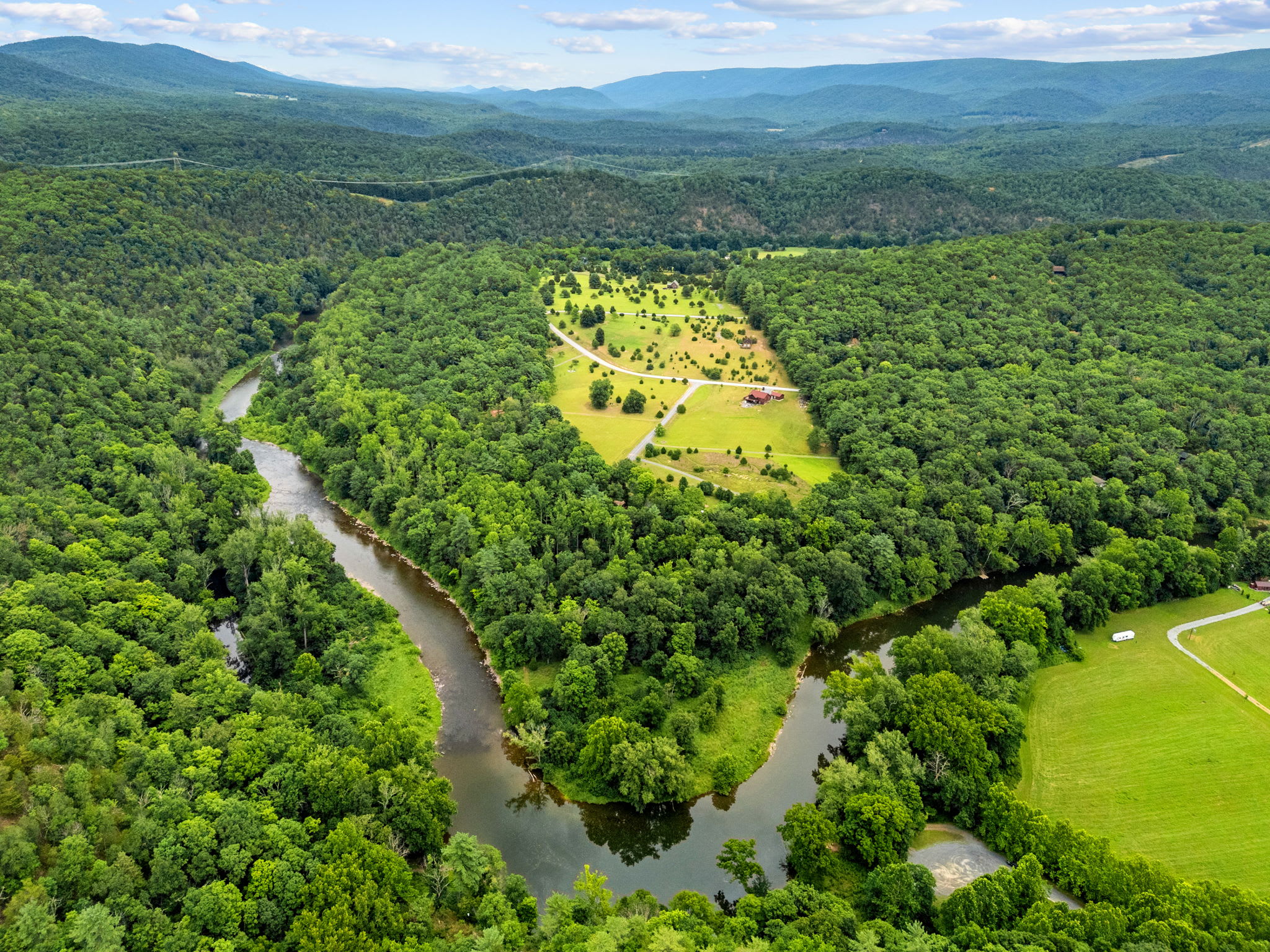 Paw Paw Mountain Lodge w/River Access & Fire Pit