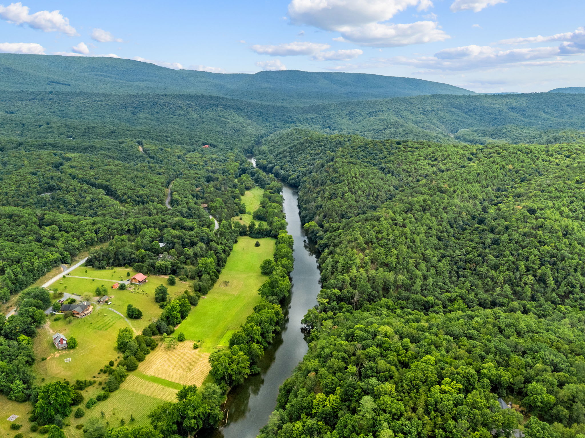 Paw Paw Mountain Lodge w/River Access & Fire Pit