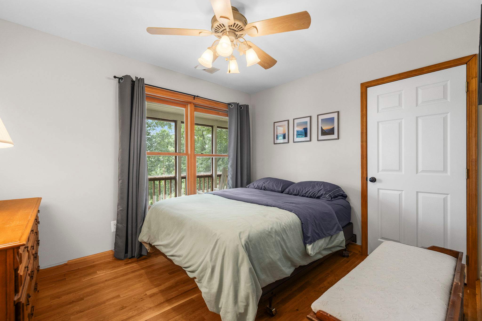 Bedroom 4 (upper level): Queen bed and Ceiling fan
