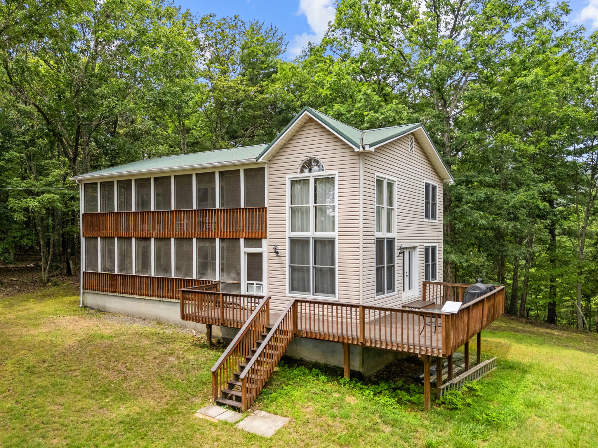 Paw Paw Mountain Lodge w/River Access & Fire Pit