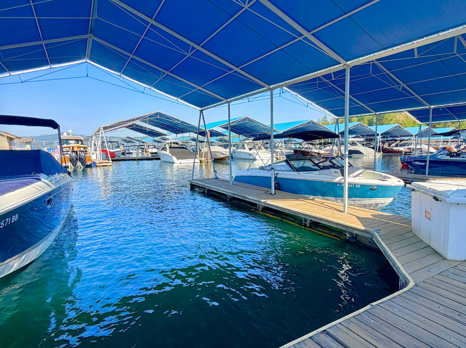 Lakefront Penthouse with Balcony & Panoramic Views 2
