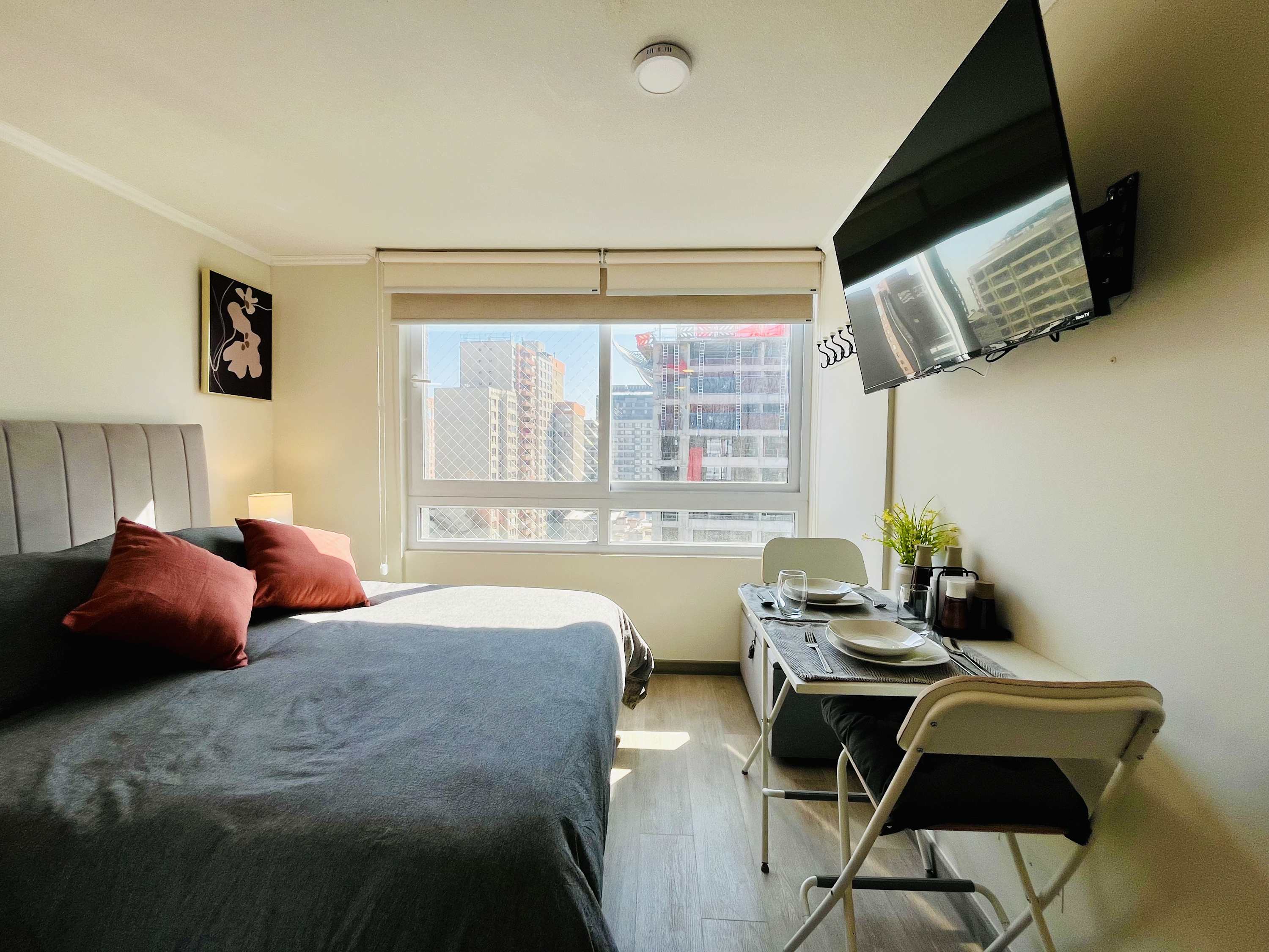 Modern Santiago Studio: Prime Location & Pool - Chile