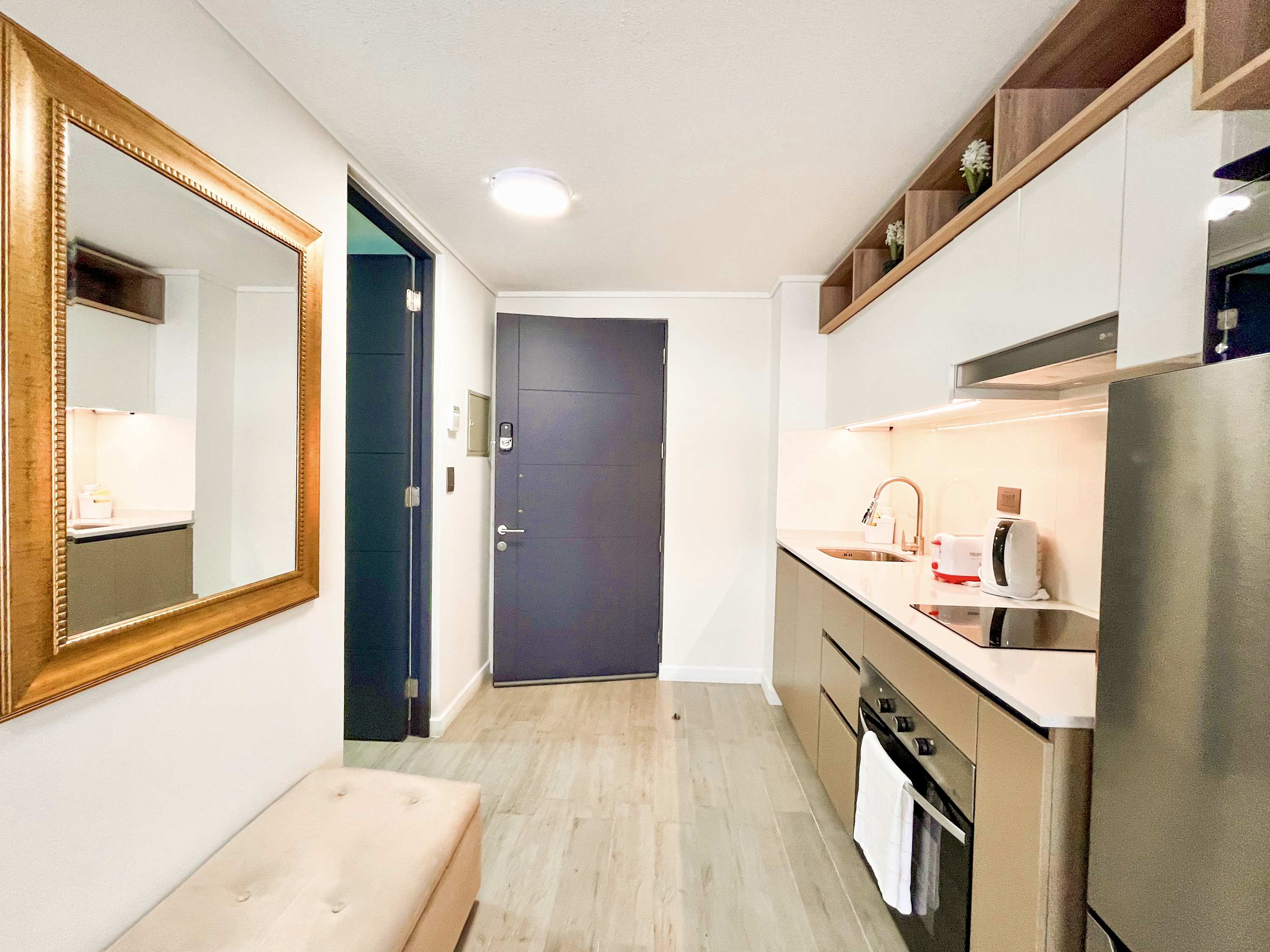 Downtown Studio w/ Fast WiFi & Office