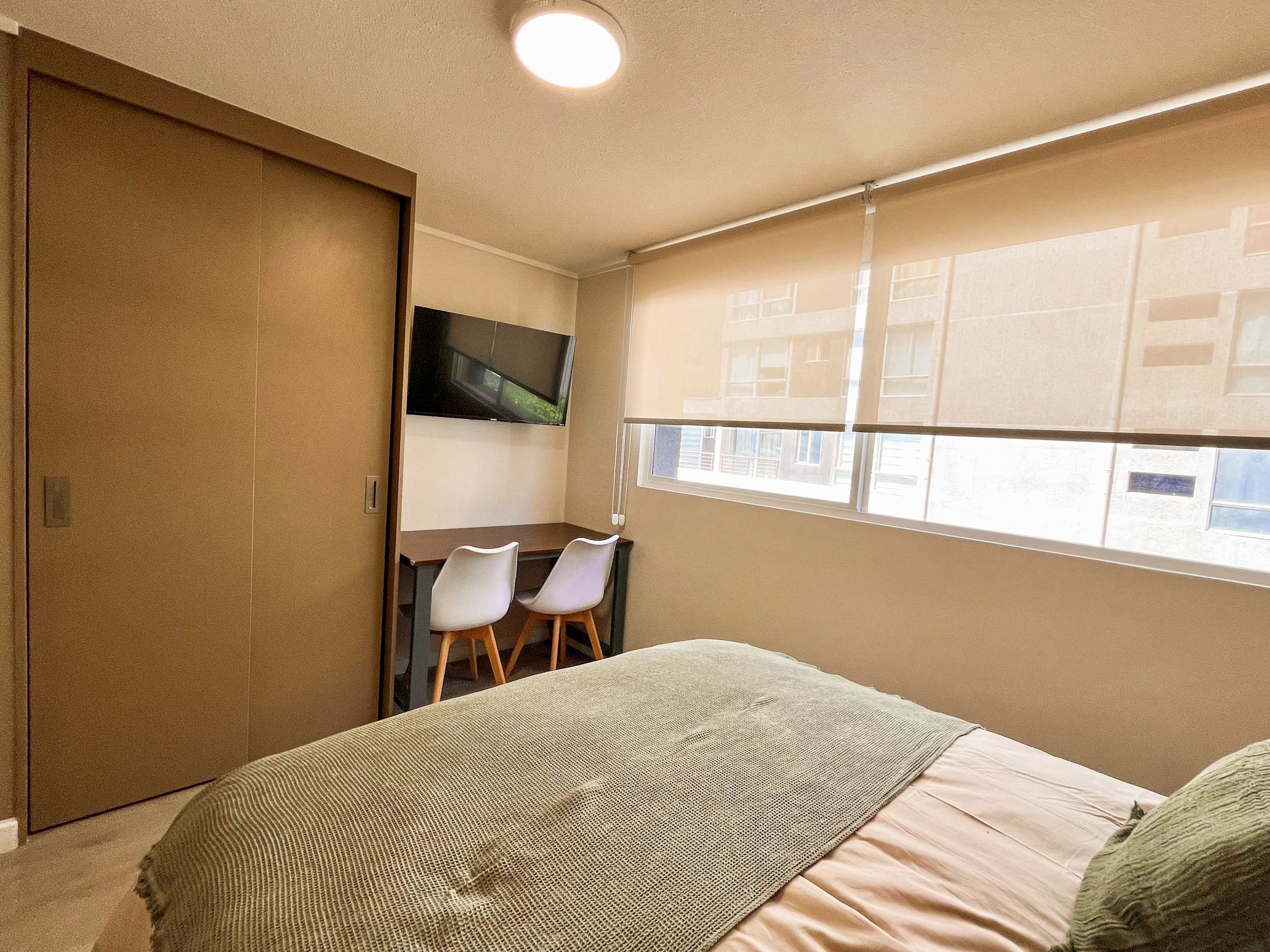 Downtown Studio w/ Fast WiFi & Office