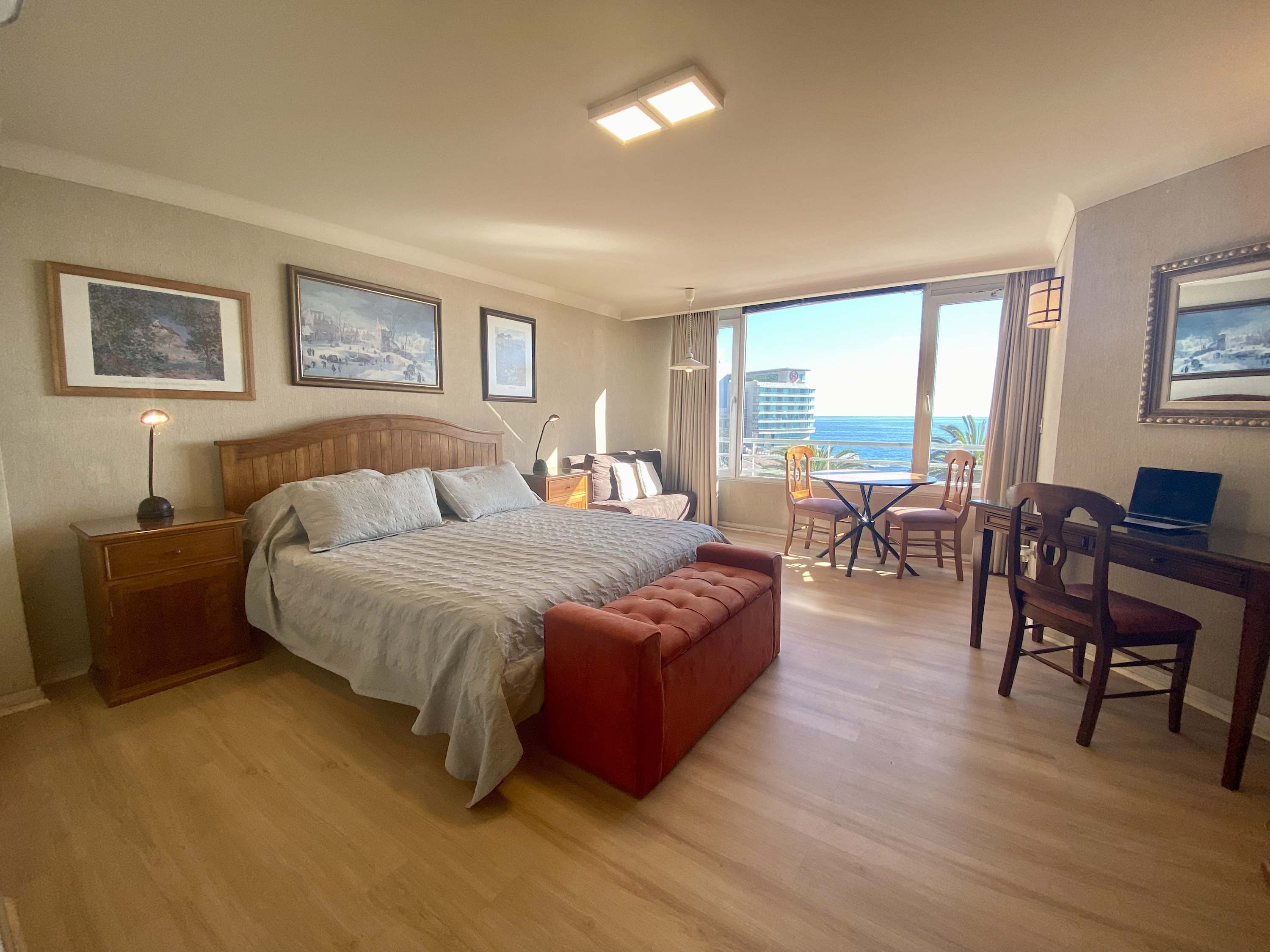 Bedroom, 1 king bed