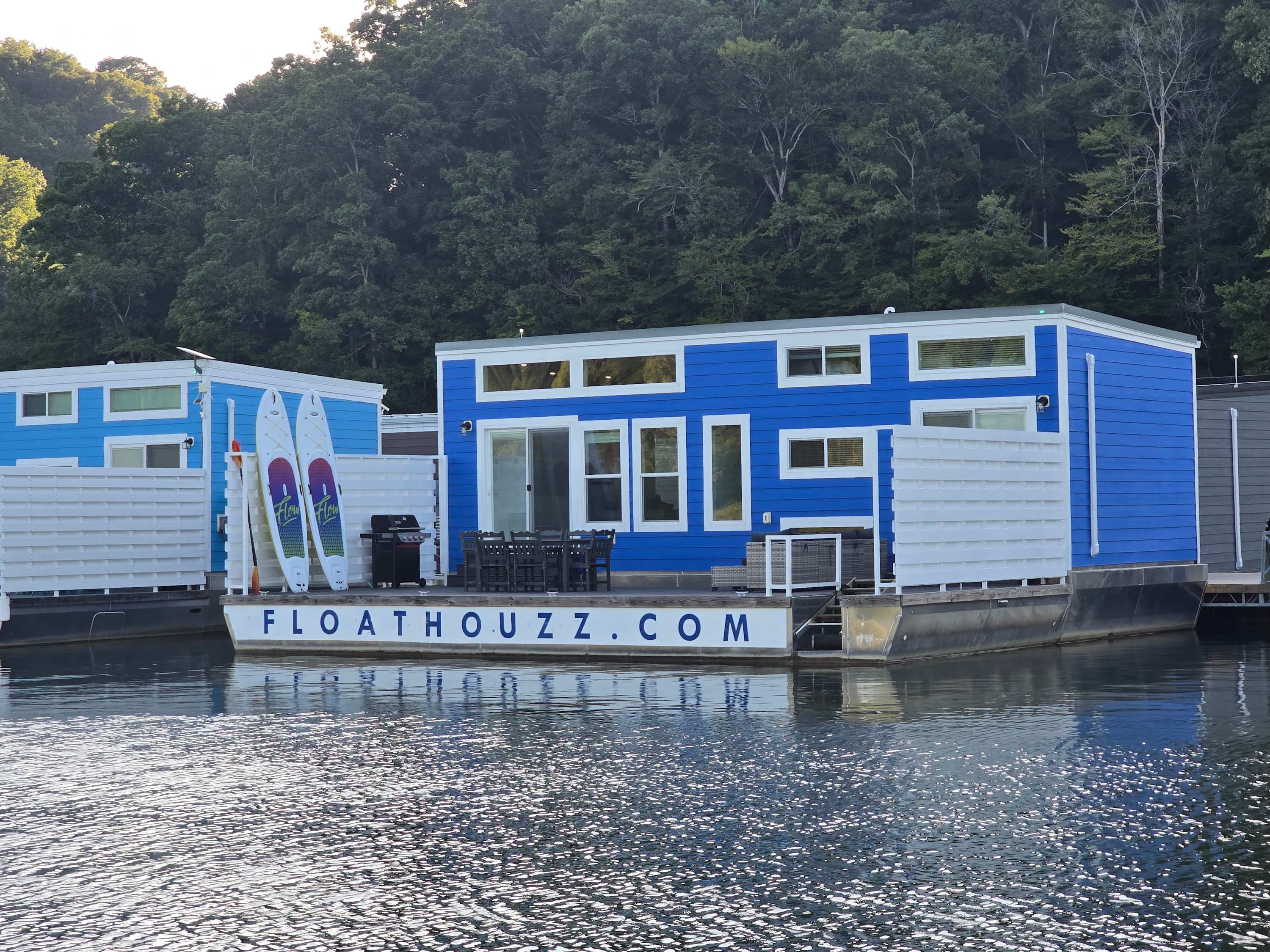 Blue On-Water 20 - Pet Friendly Floating House in Russell Springs, KY