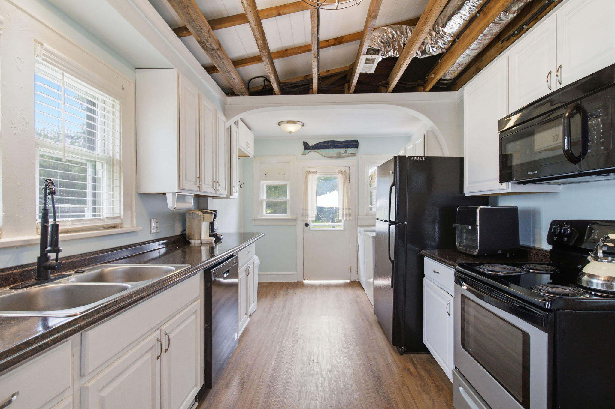 Sunnyside Cottage, close to town, boat ramps.