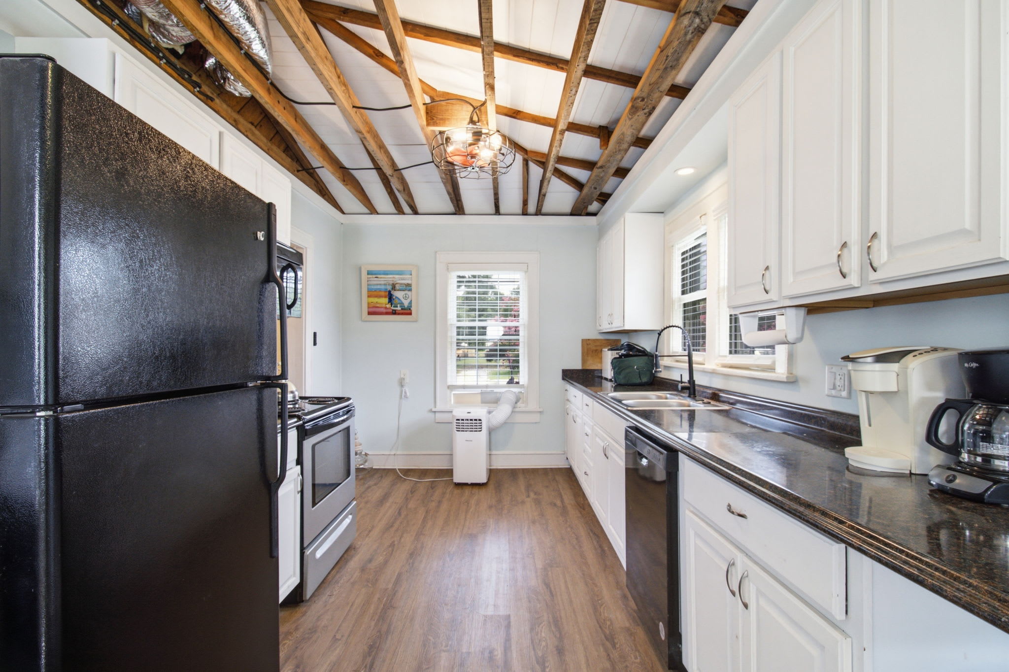 Sunnyside Cottage, close to town, boat ramps.
