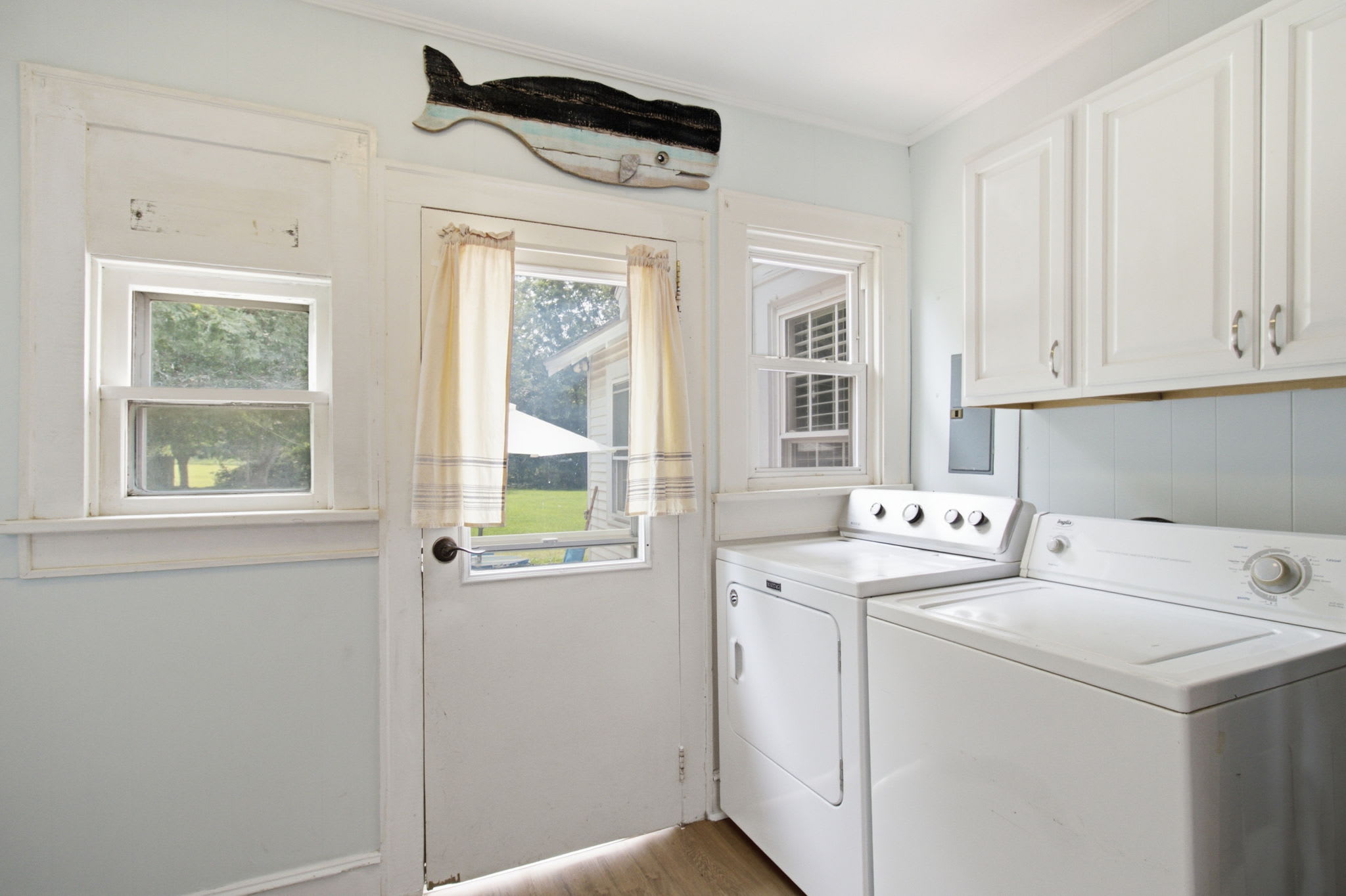 Sunnyside Cottage, close to town, boat ramps.