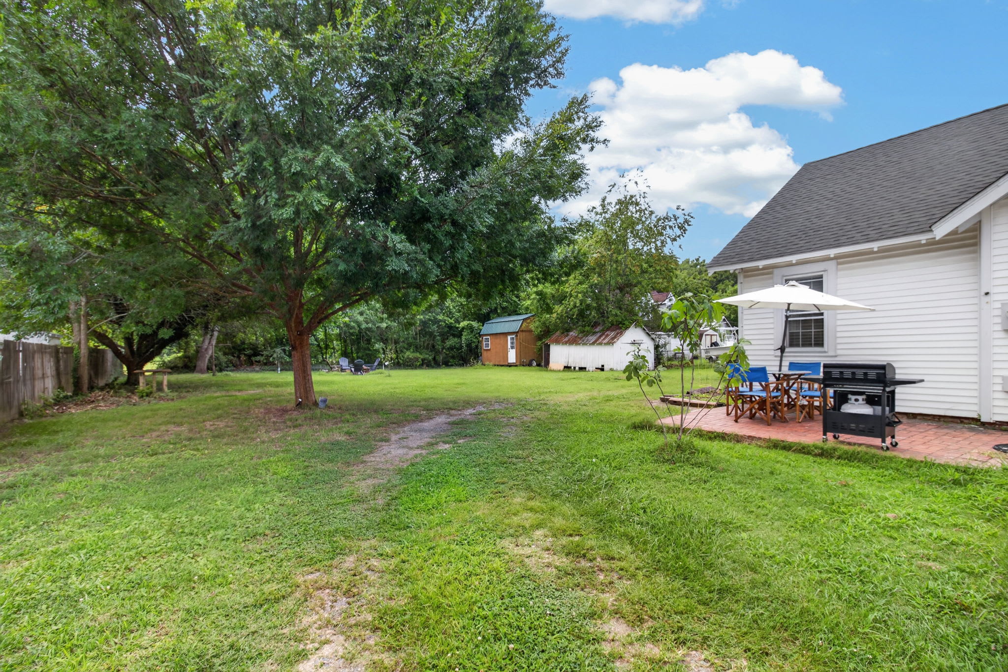Sunnyside Cottage, close to town, boat ramps.