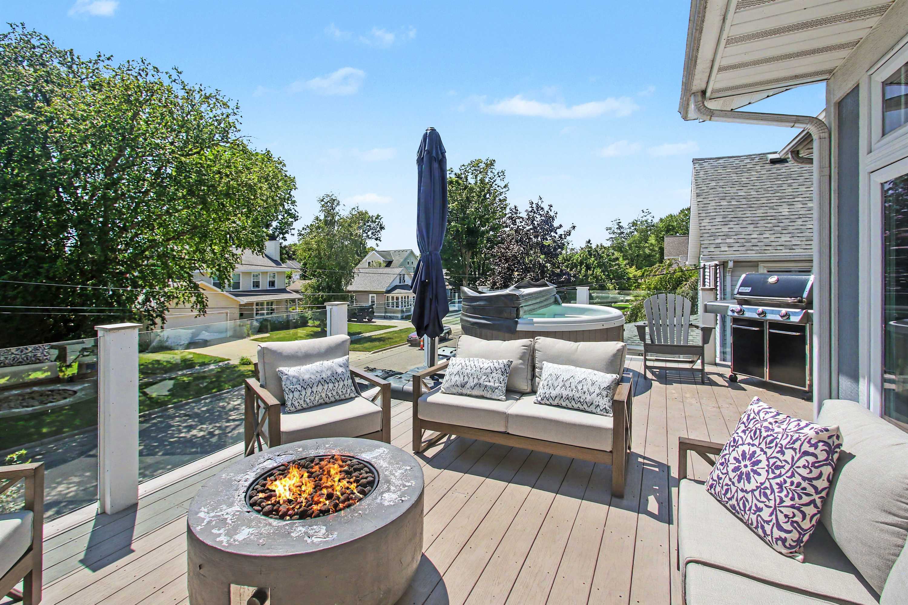 Beach House with Hot Tub and Golf Cart 4