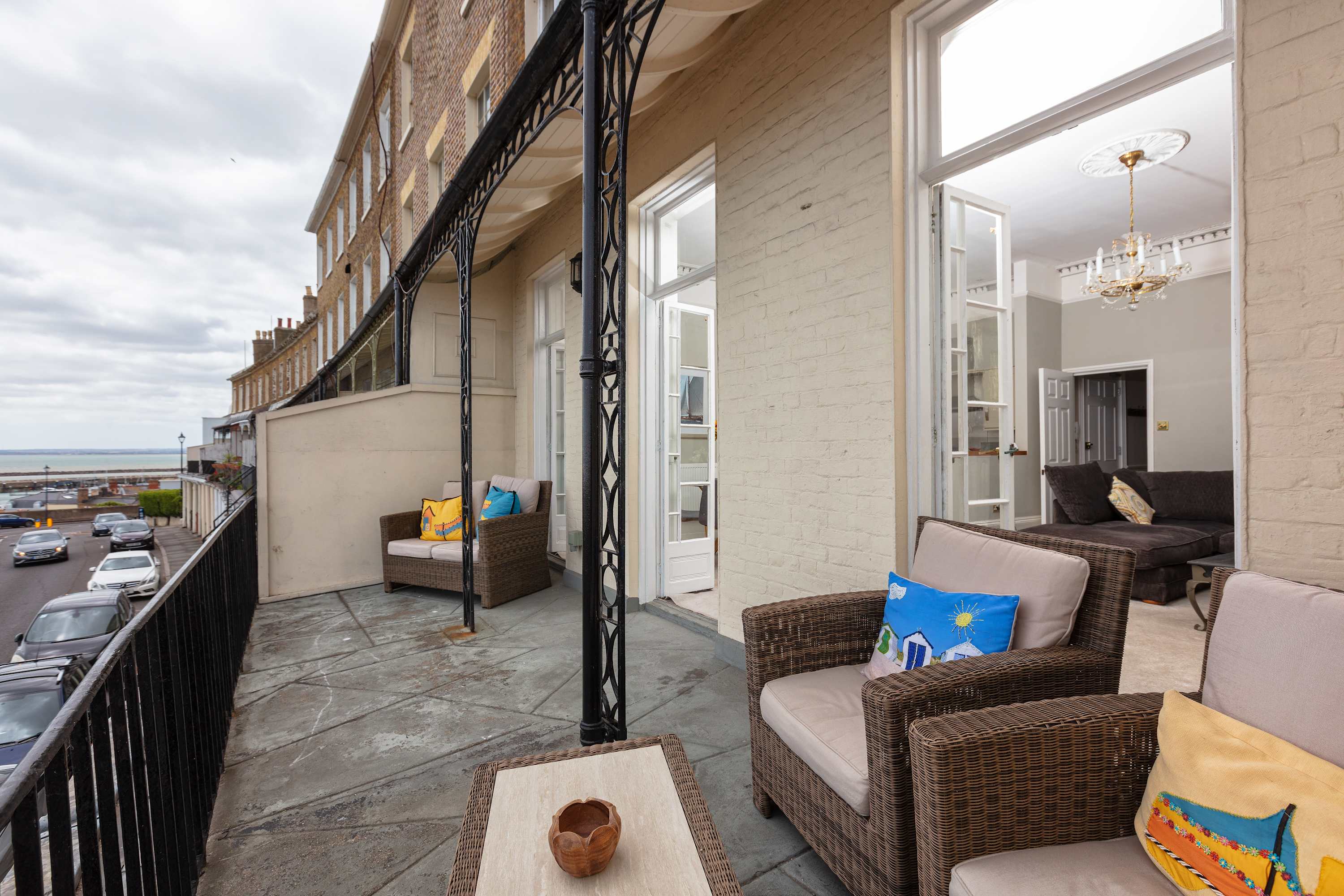 BEACH VIEW | Coastal Escape | Balcony | Sea Views in Flat 3, 21 Wellington Crescent, Ramsgate CT11 8JD - Property image 4 - VivreStays