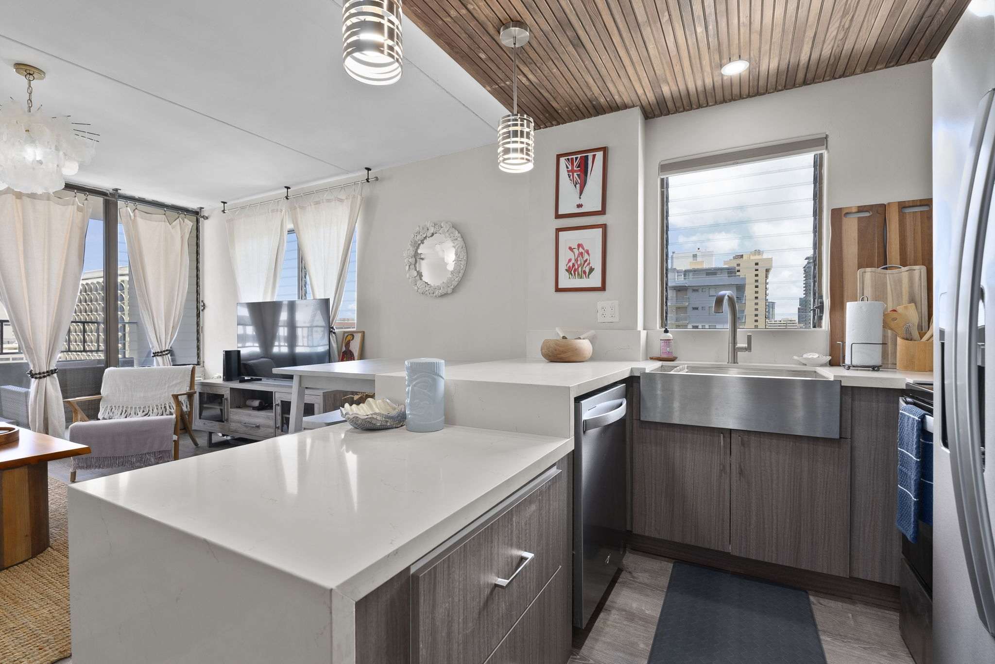 The open kitchen is well equipped for an unforgettable getaway​