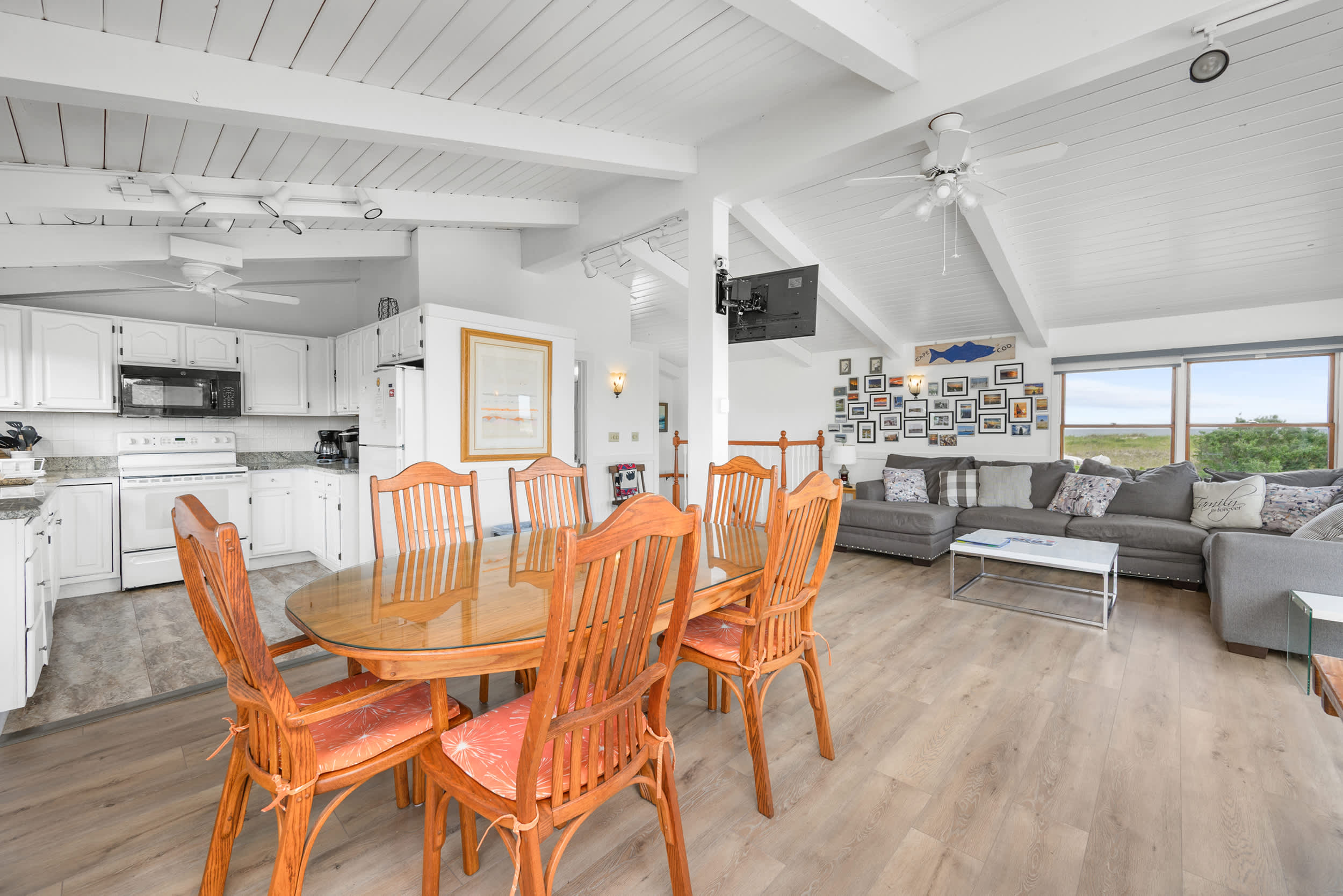 Truro Waterfront Cottage 150 to Private Beach 9