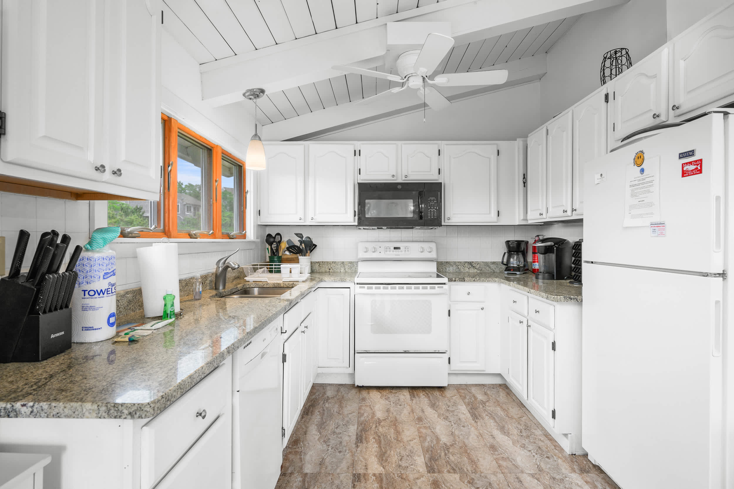 Truro Waterfront Cottage 150 to Private Beach 2