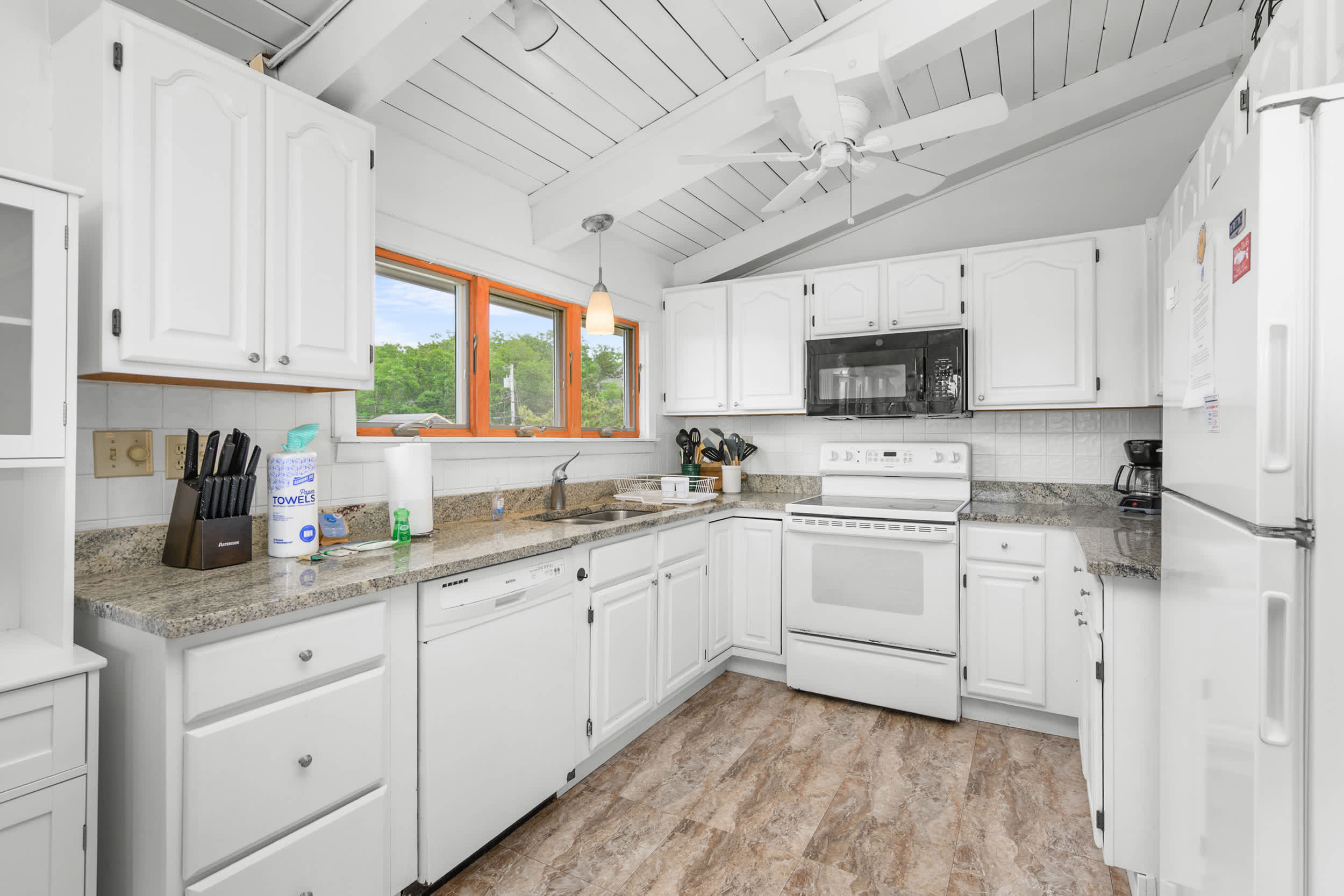 Truro Waterfront Cottage 150 to Private Beach 3