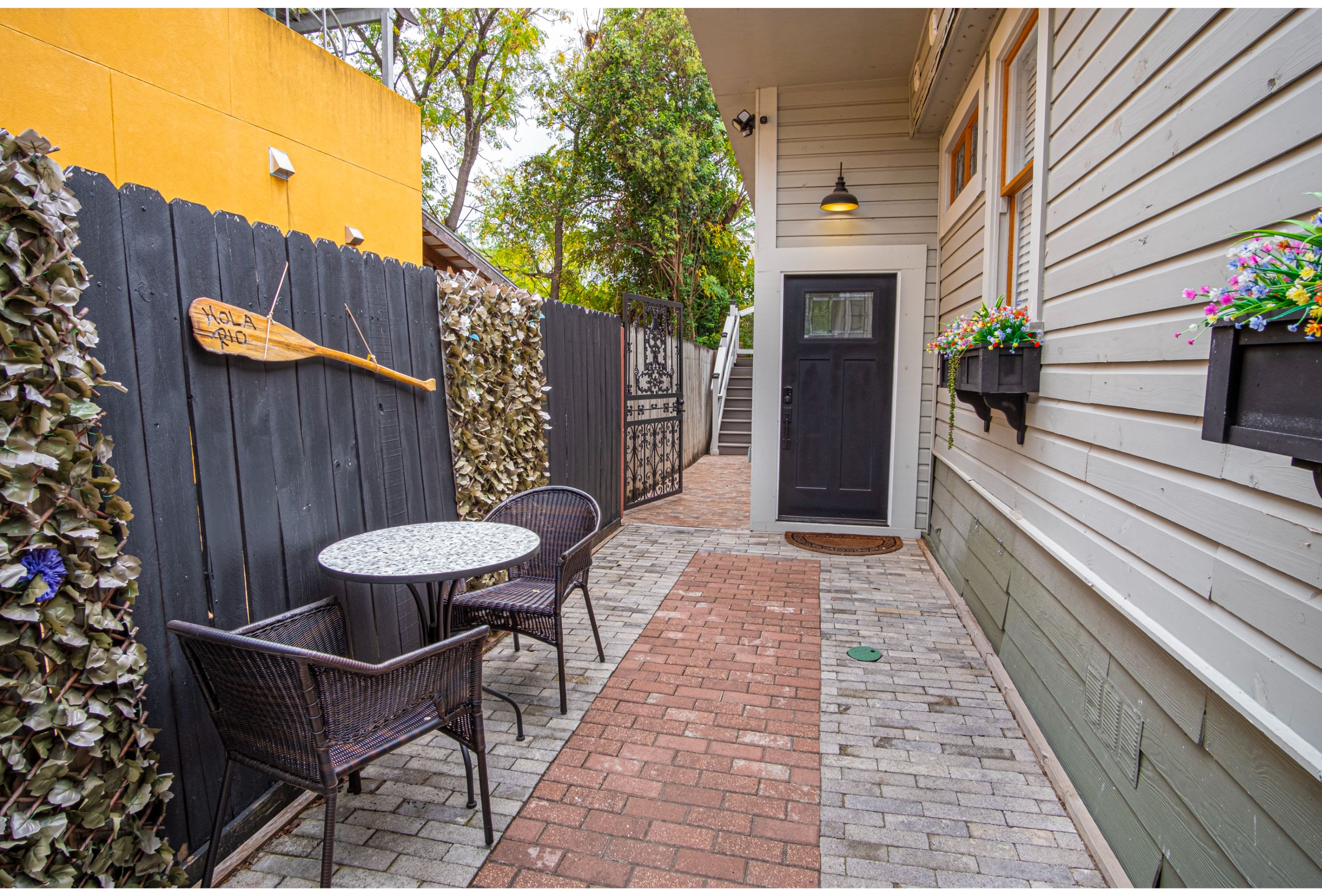 Modern Studio Getaway Near Downtown & River Walk