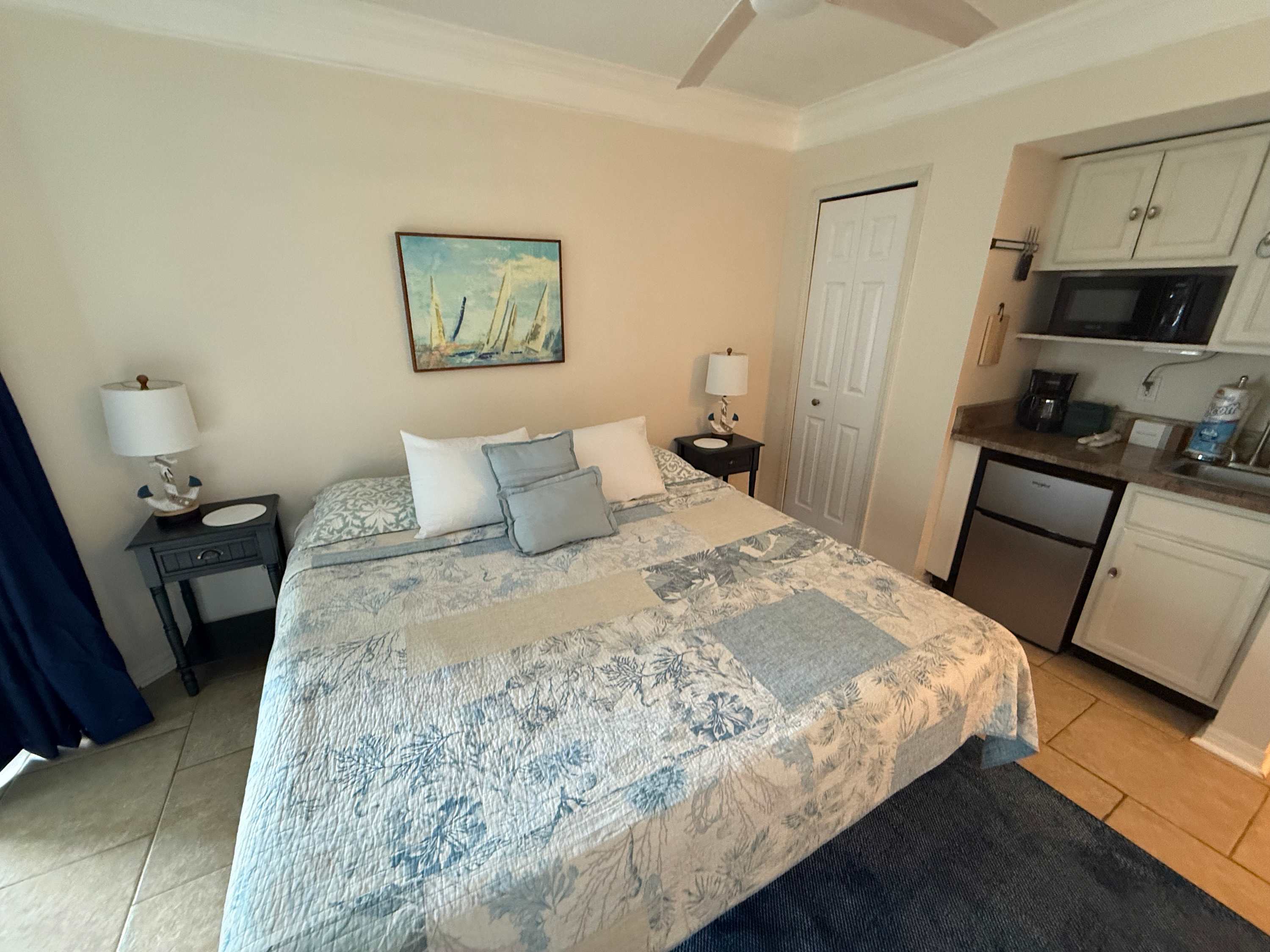 Ocean Gate I: Cozy Beach Retreat