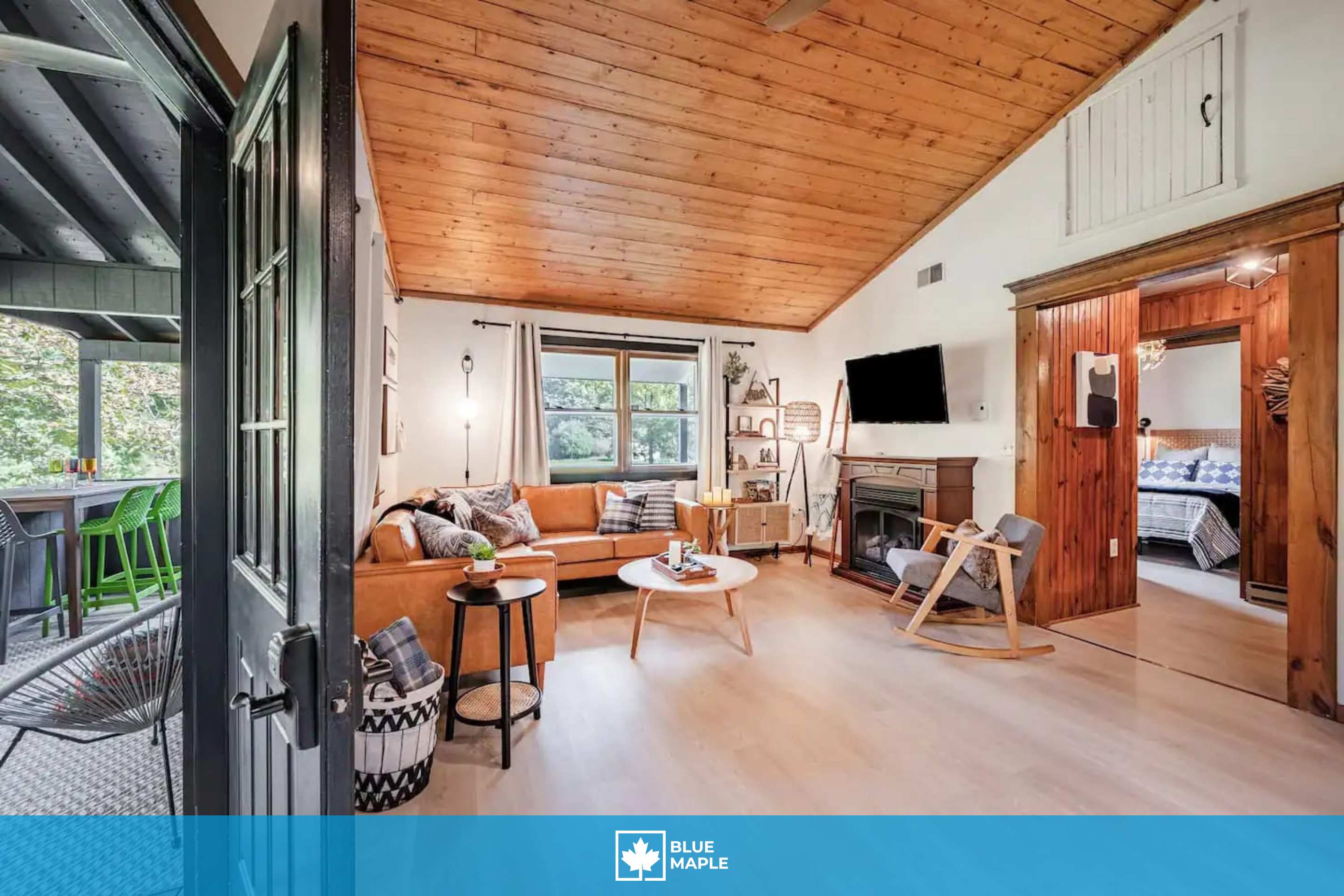 Riverfront Cabin wFirepit, Pool Table, Porch, WiFi
