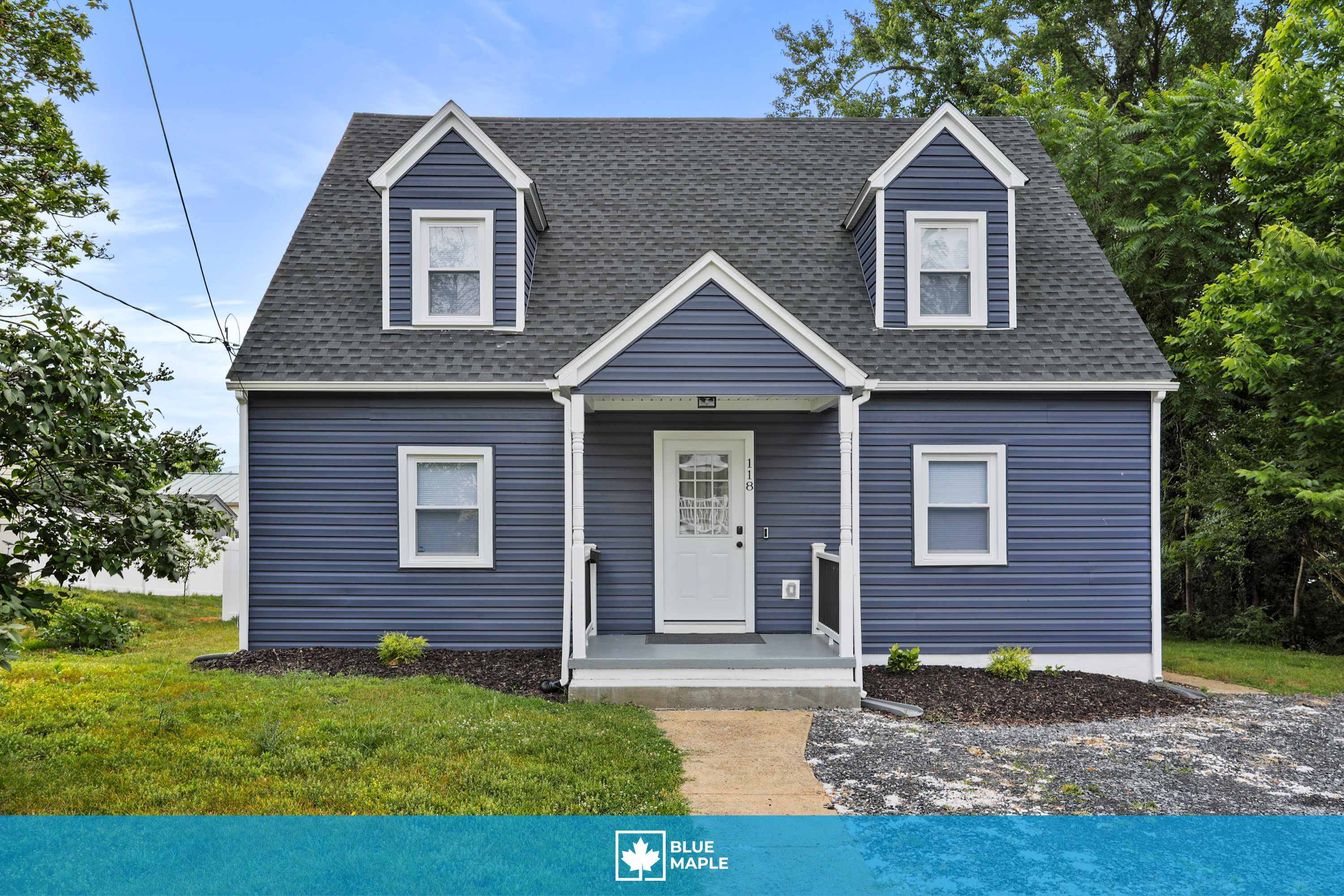 Cozy w Fenced Yard, Games & Walkable to Luray!