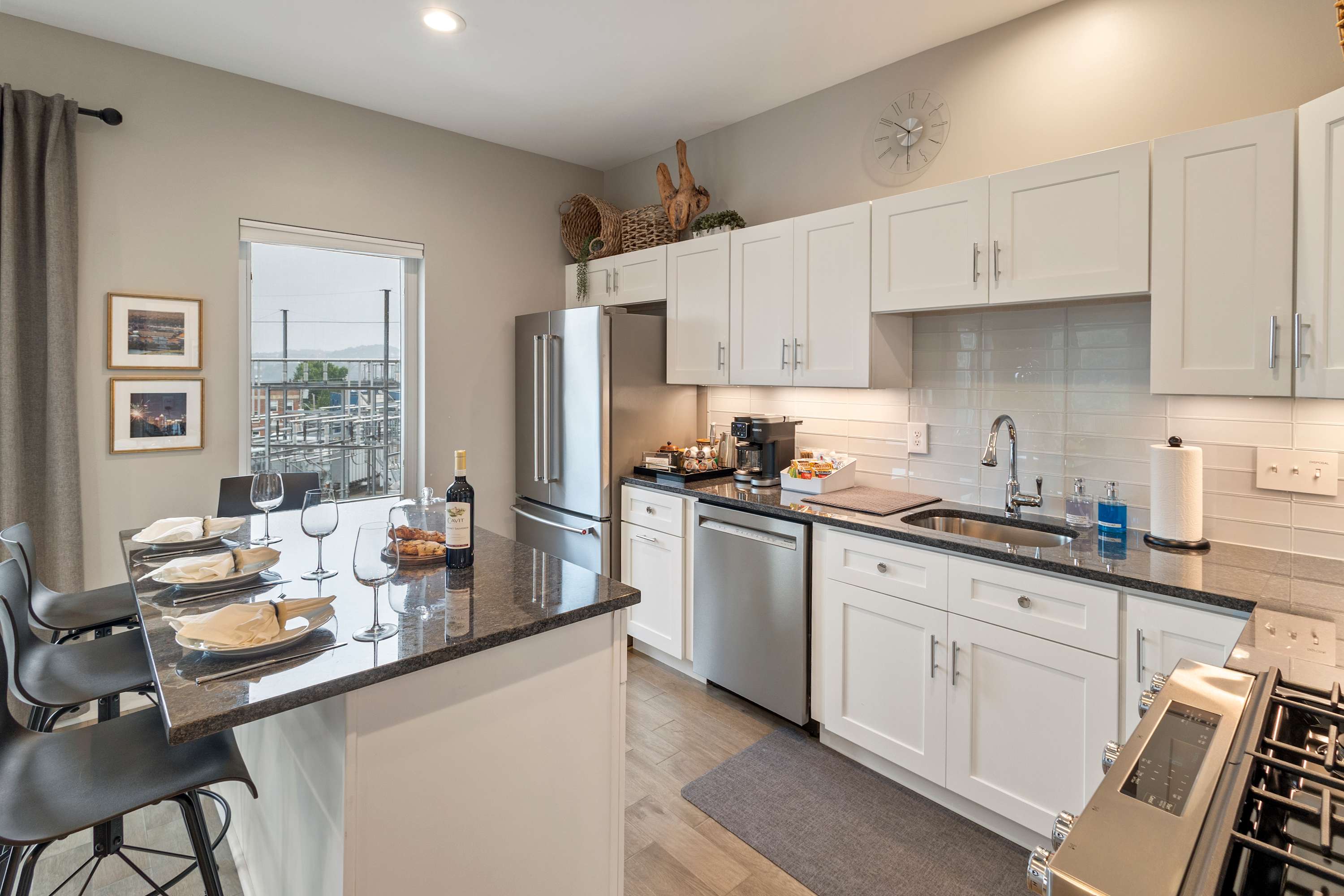 Modern Condo with Skyline View & Parking photo 5