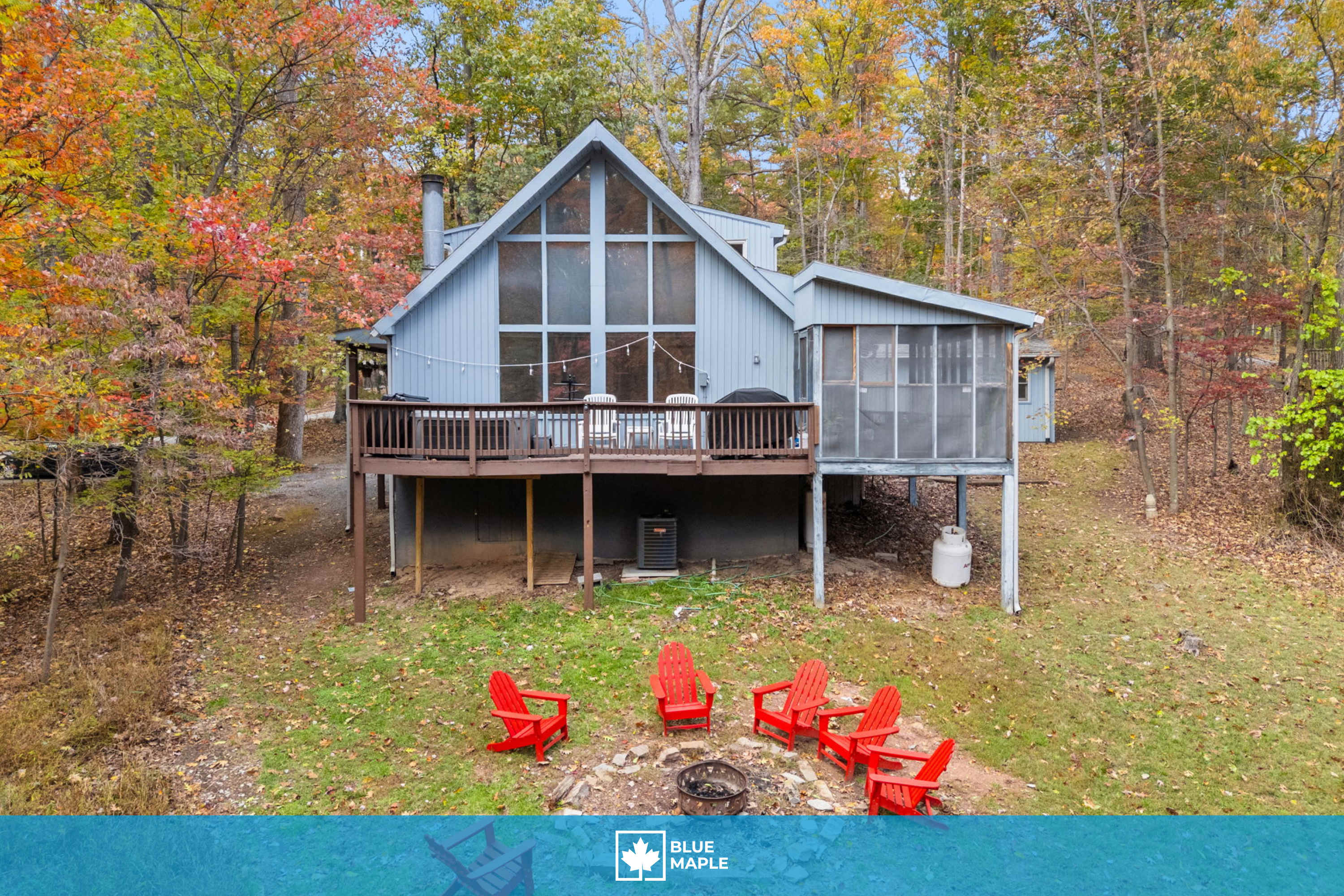 Wooded Chalet w Hot Tub & Indoor Pool / Gym Access
