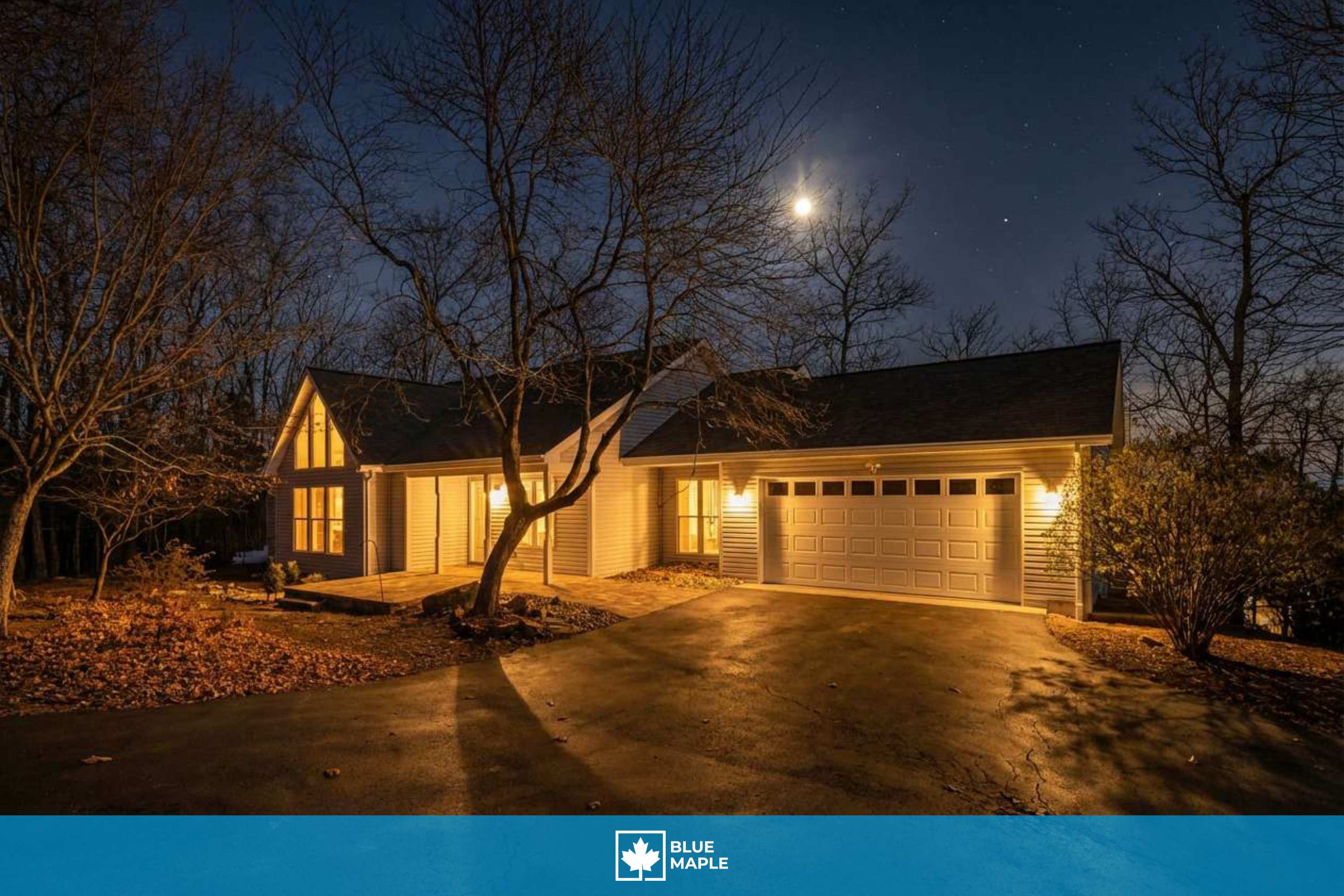 One-level w/FirePit, 2 Living Areas & Resort Amens