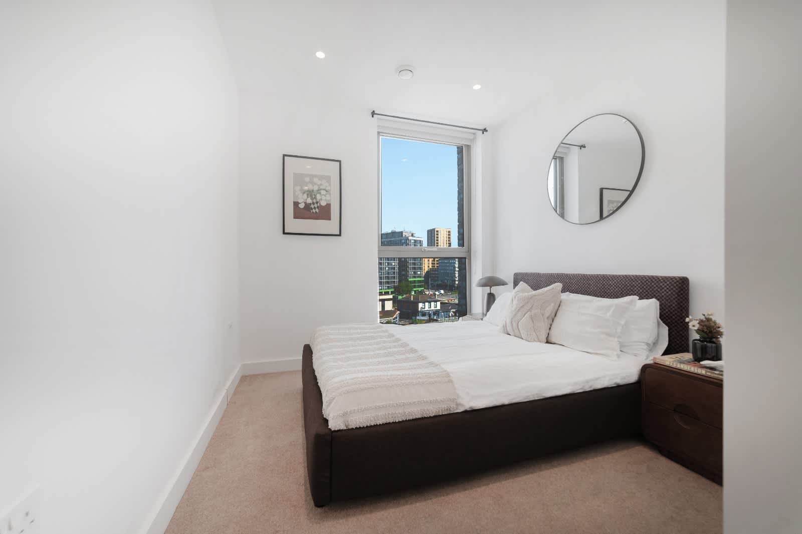 Modern 2-Bed - Fast London & Gatwick Links serviced apartment - Croydon - VivreStays