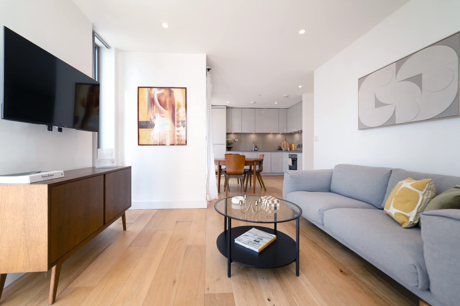 Modern 2-Bed - Fast London & Gatwick Links in 82 Vita Apartments, 1 Caithness Walk CR0 2WD - Property image 5 - VivreStays