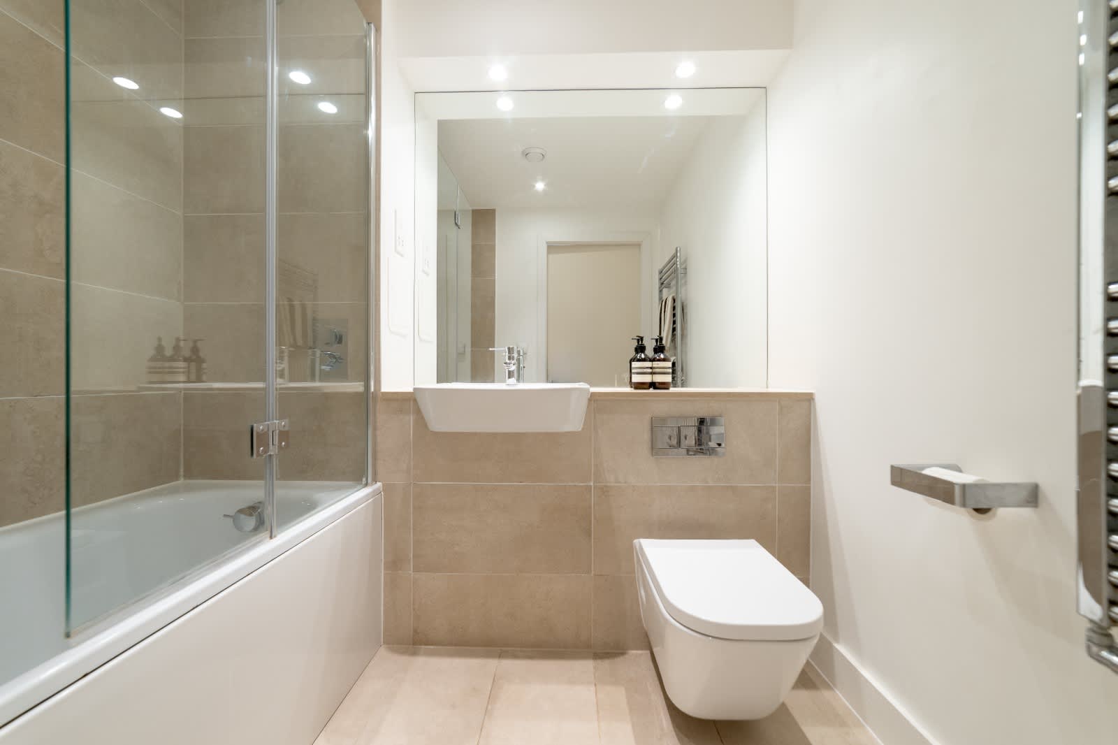 Modern 2-Bed - Fast London & Gatwick Links in 82 Vita Apartments, 1 Caithness Walk CR0 2WD - Property image 7 - VivreStays