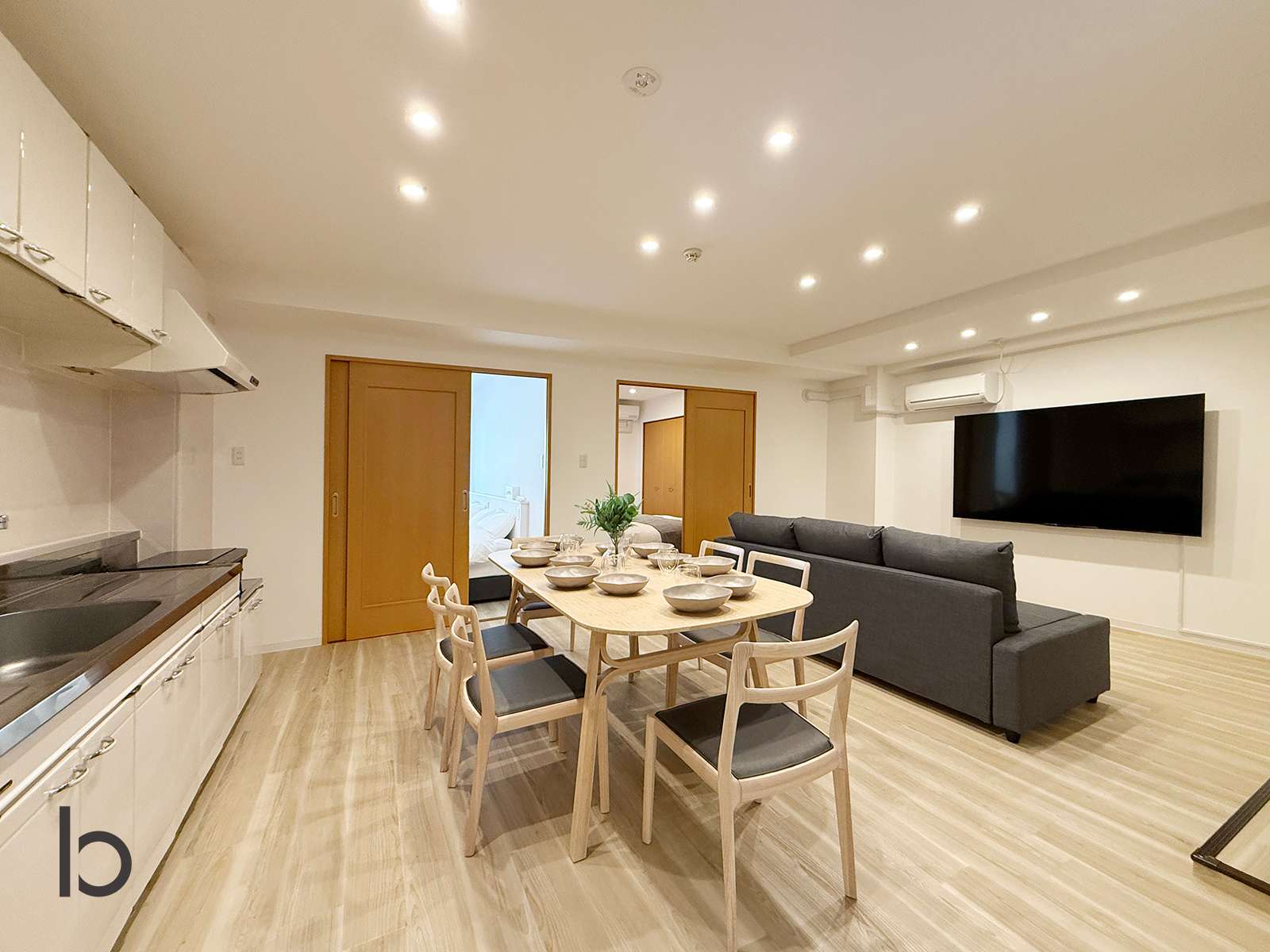 2BR Apt with Kitchen near Peace Park Walk to Tram