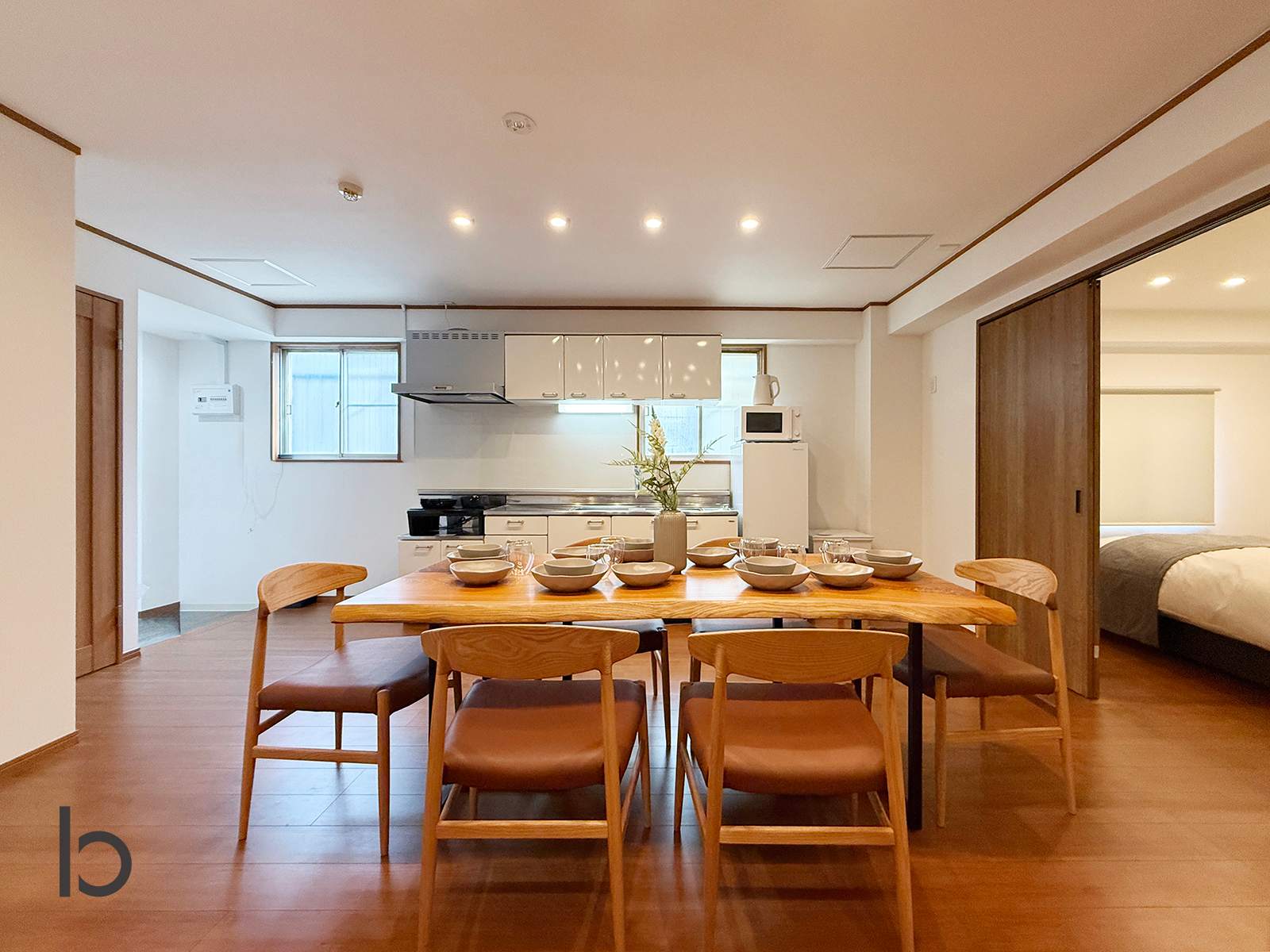 Cozy 2BR Apartment Short Walk to Peace Park