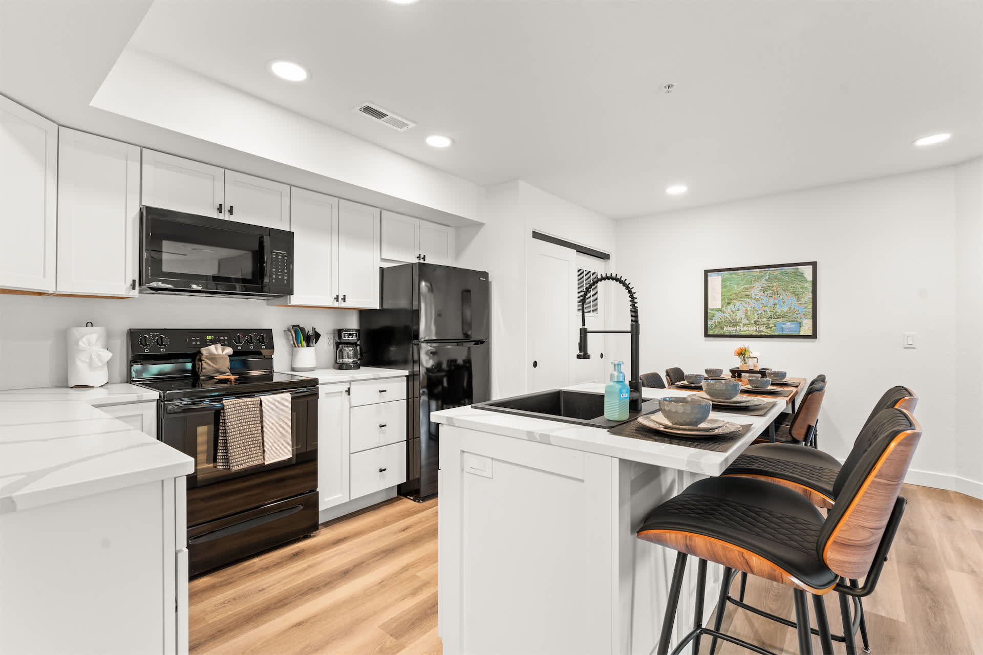 A kitchen built for easy mornings and lakeside meals