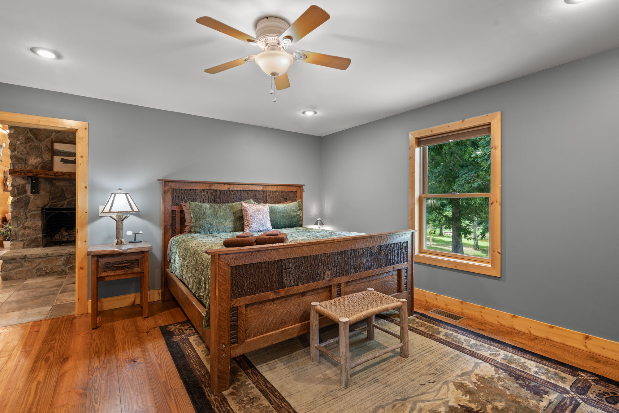 Second guest bedroom on the main floor of The Lodge