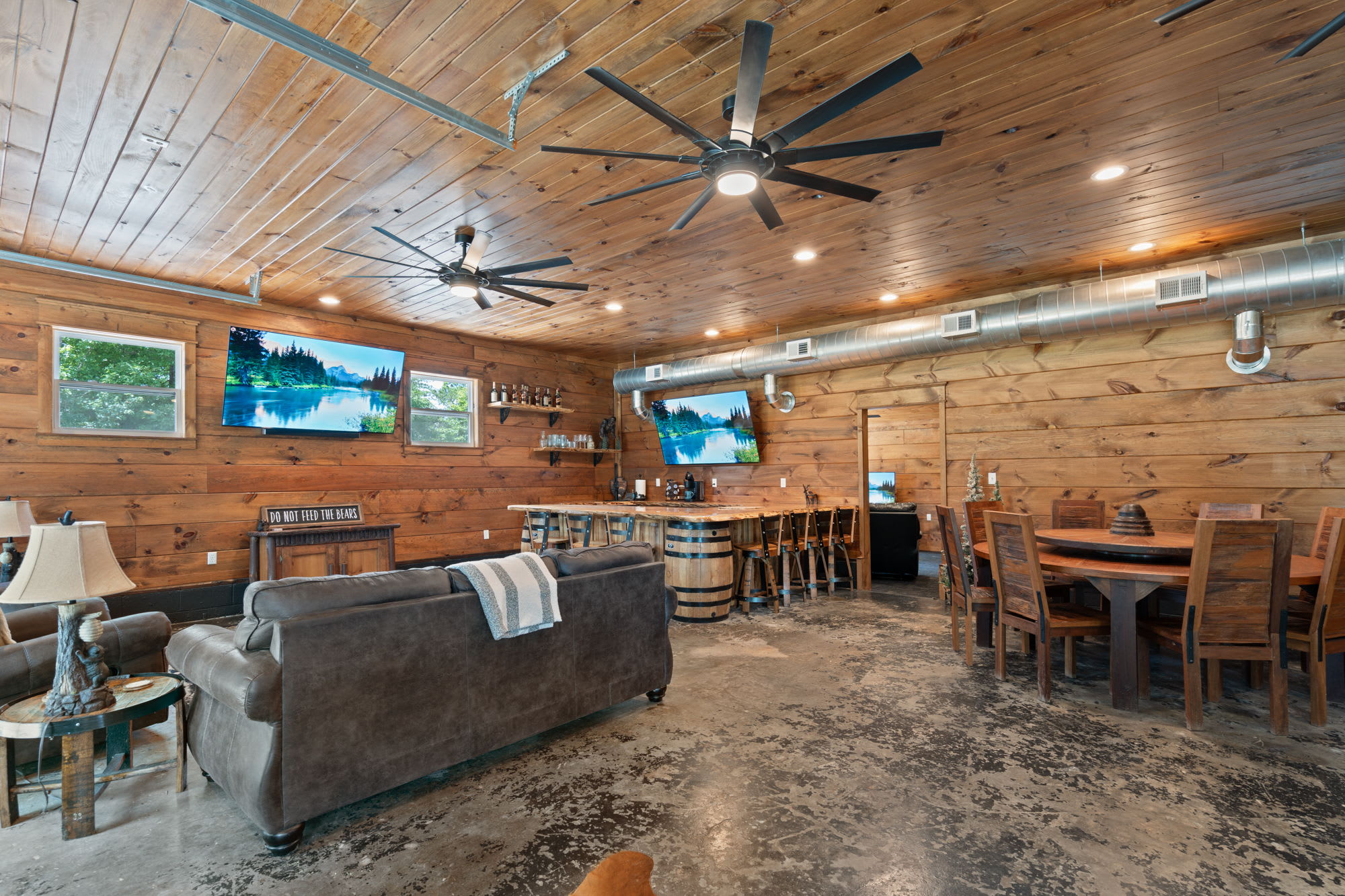 Bunk house - open concept entraining space