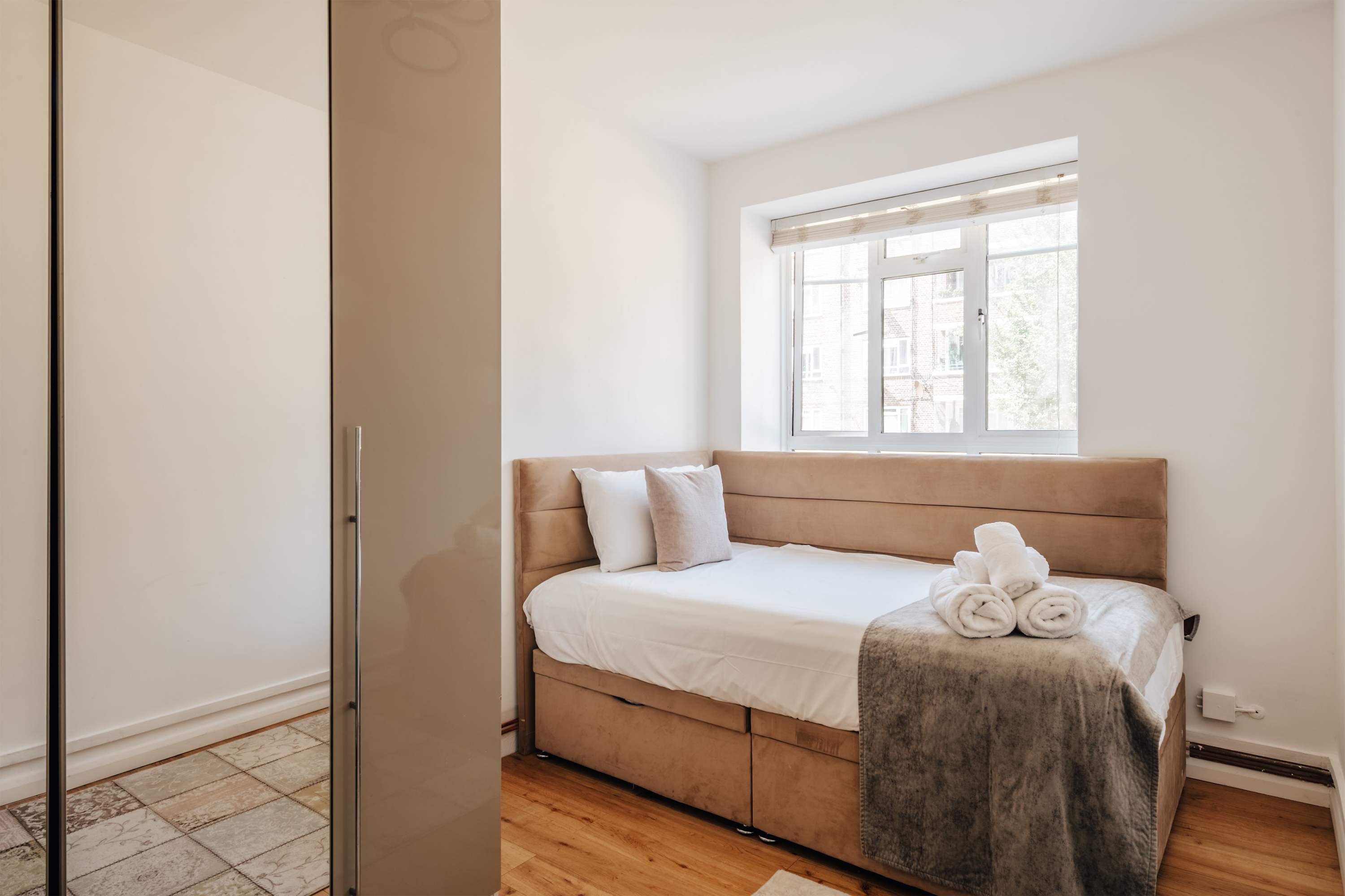 White City Apartment Near Westfield & Transport in Hudson Close W12 7LX - Property image 10 - VivreStays