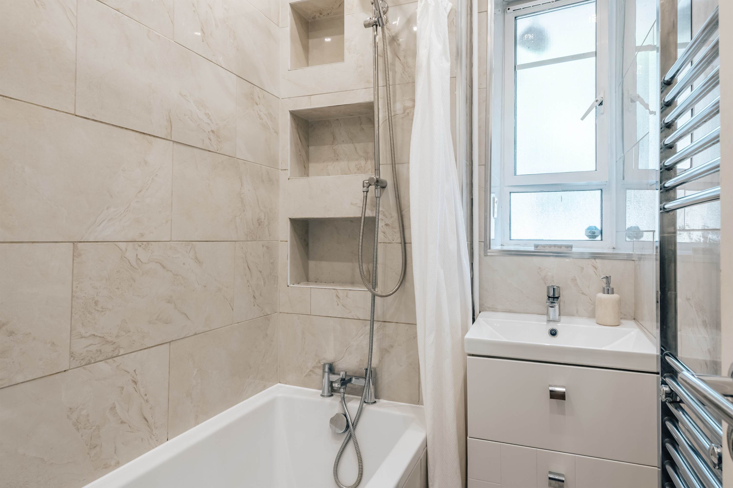 White City Apartment Near Westfield & Transport in Hudson Close W12 7LX - Property image 16 - VivreStays