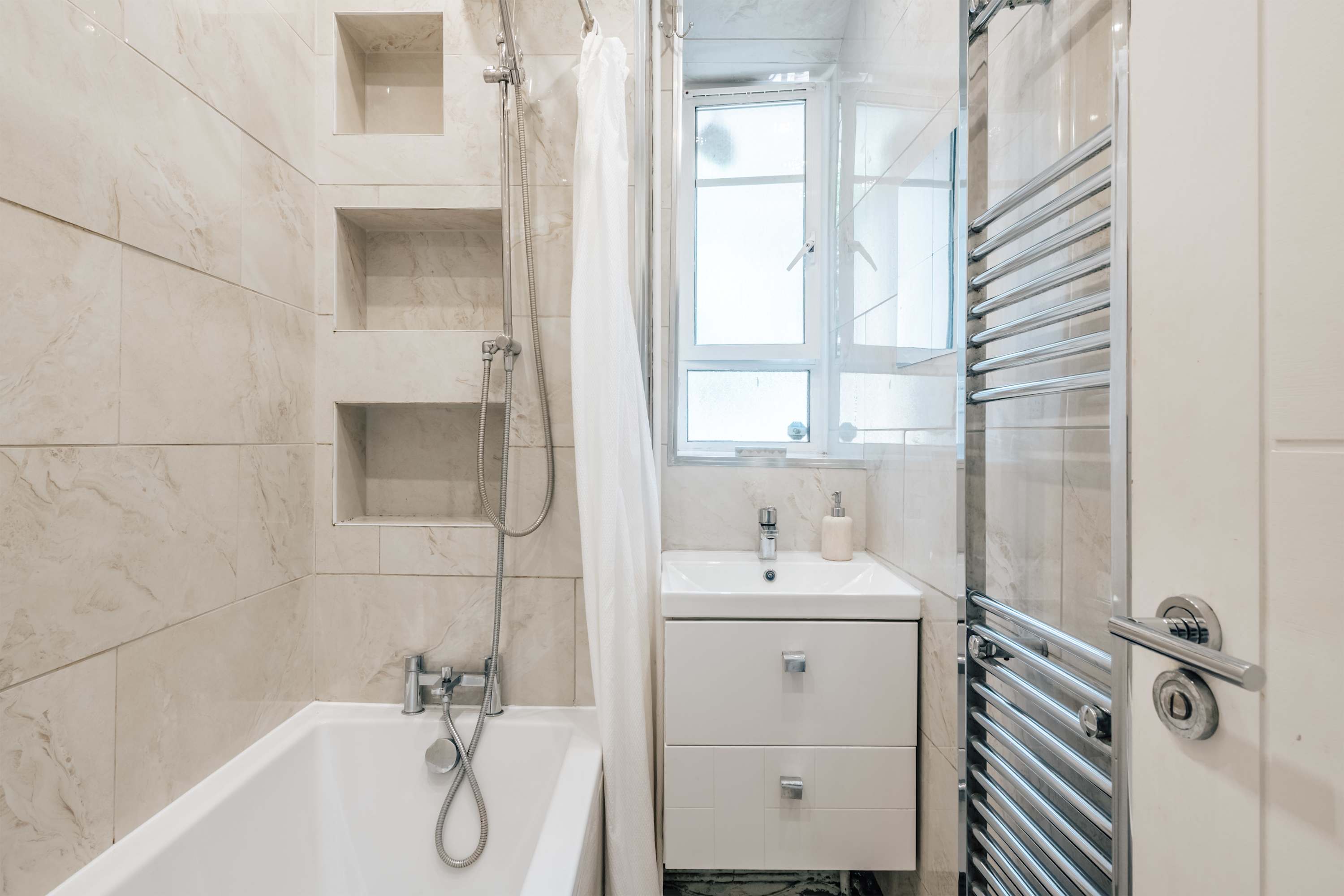 White City Apartment Near Westfield & Transport in Hudson Close W12 7LX - Property image 15 - VivreStays
