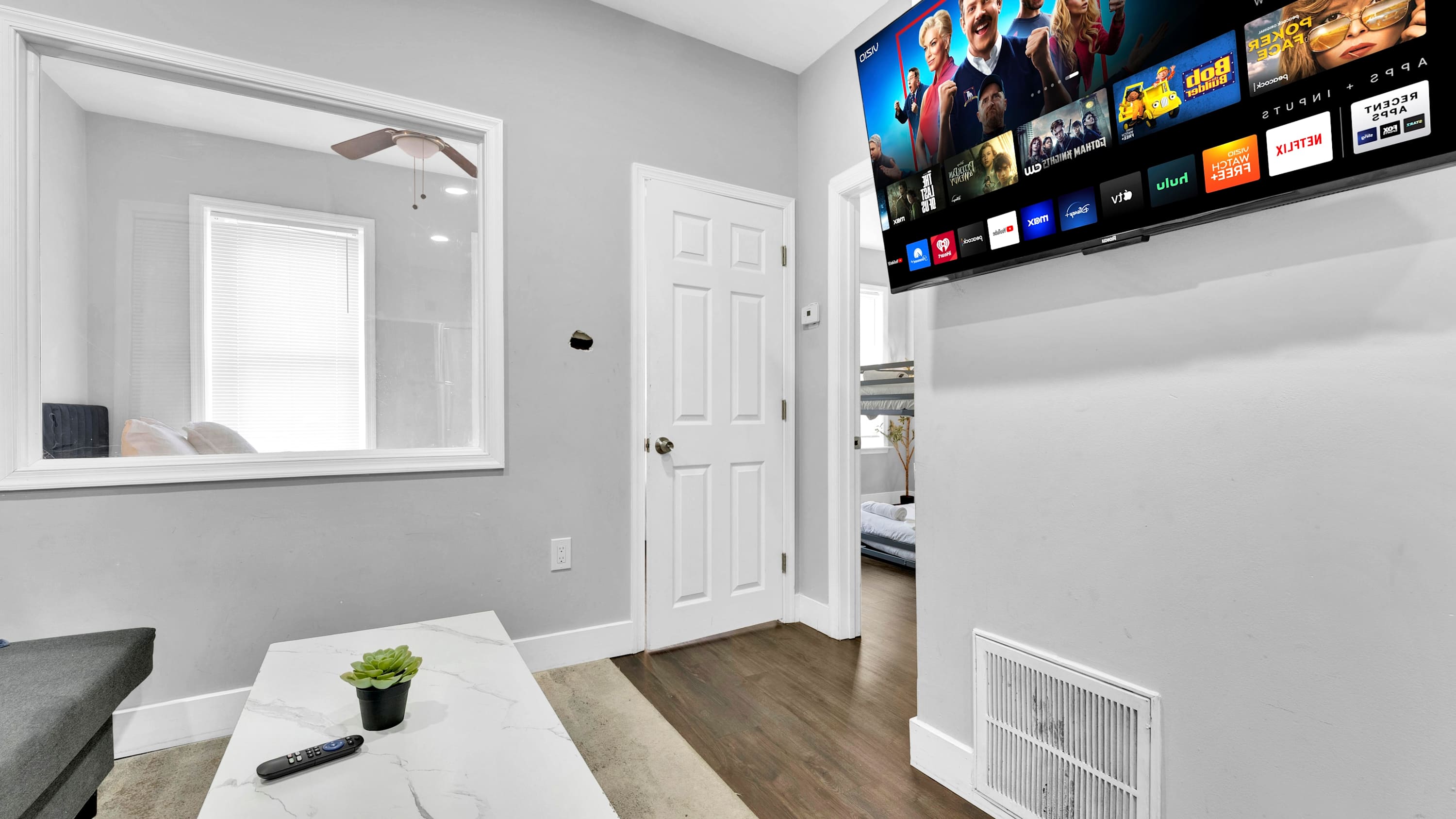 Cozy Living Space And Full Kitchen - Delightful City Oasis - Philadelphia, PA