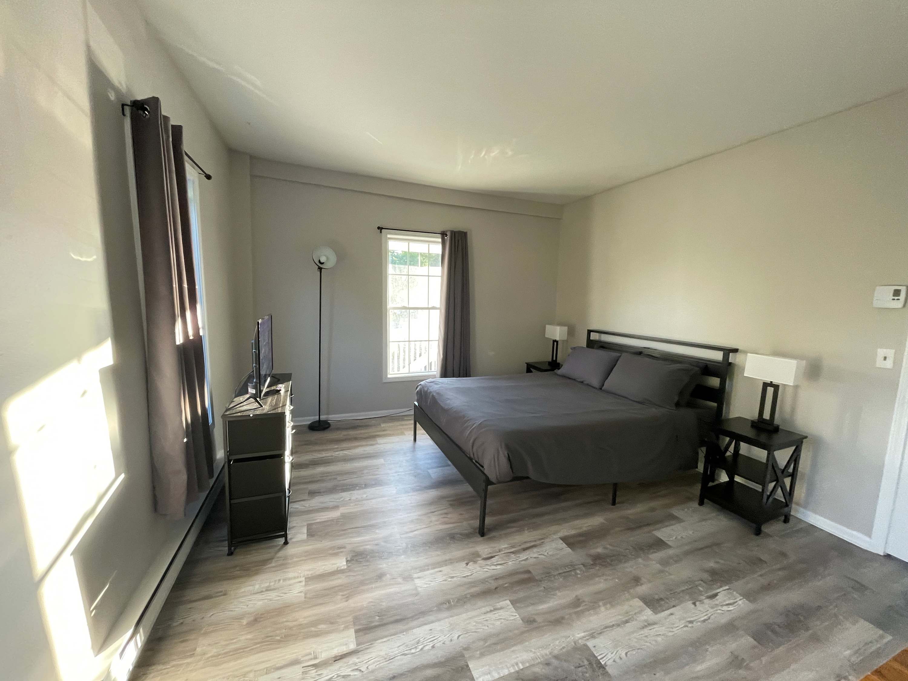 Queen Bedroom — photo 1