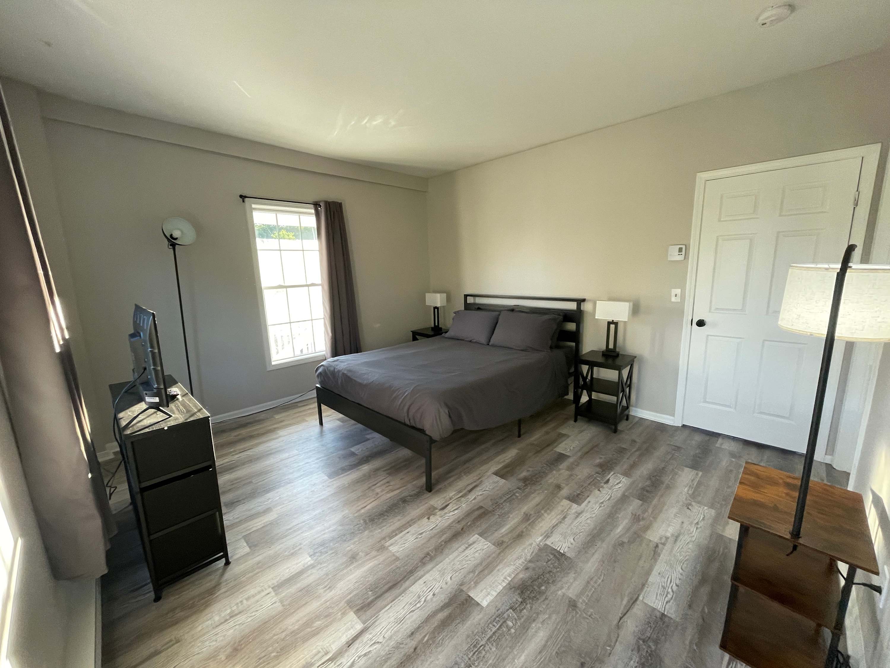 Queen Bedroom — photo 2