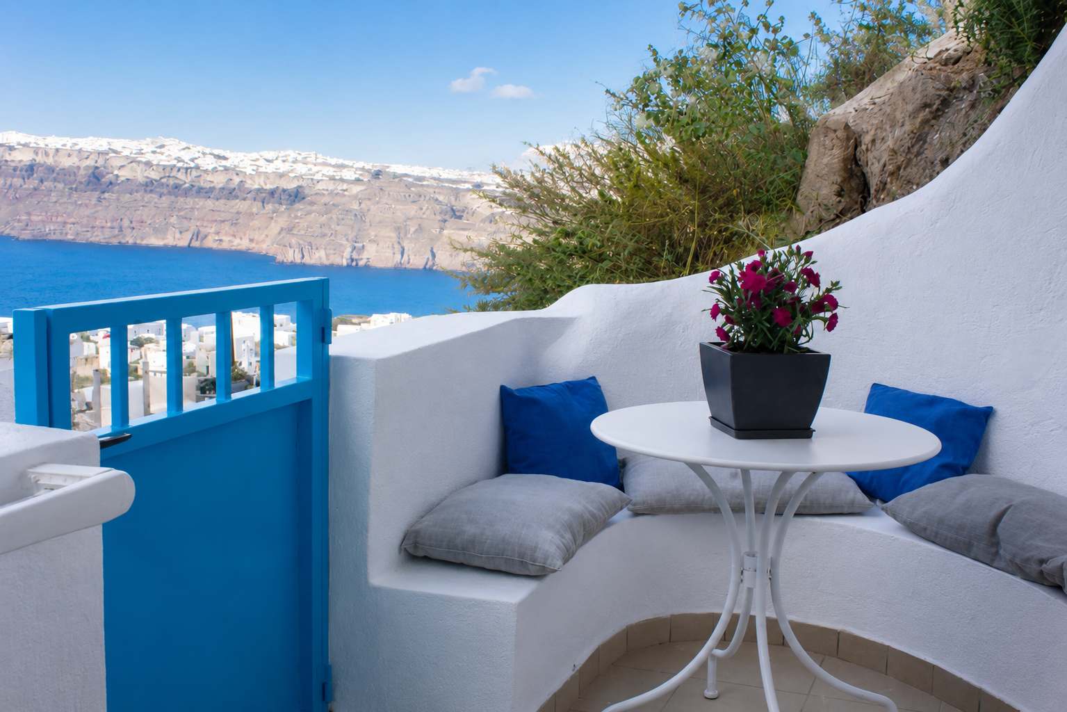 Santo Cave, Santorini Suite with SeaViews