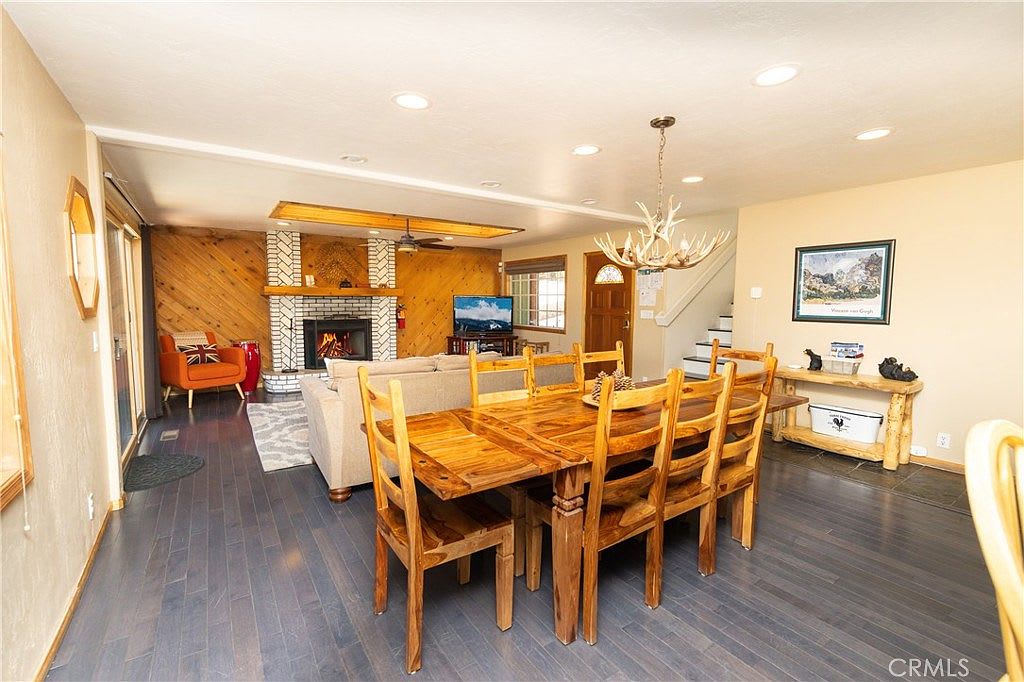 Lakefront 4BR, Dock, Hot Tub, EV Charger, Dogs OK