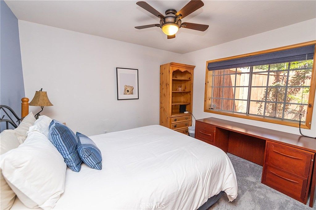 Lakefront 4BR, Dock, Hot Tub, EV Charger, Dogs OK