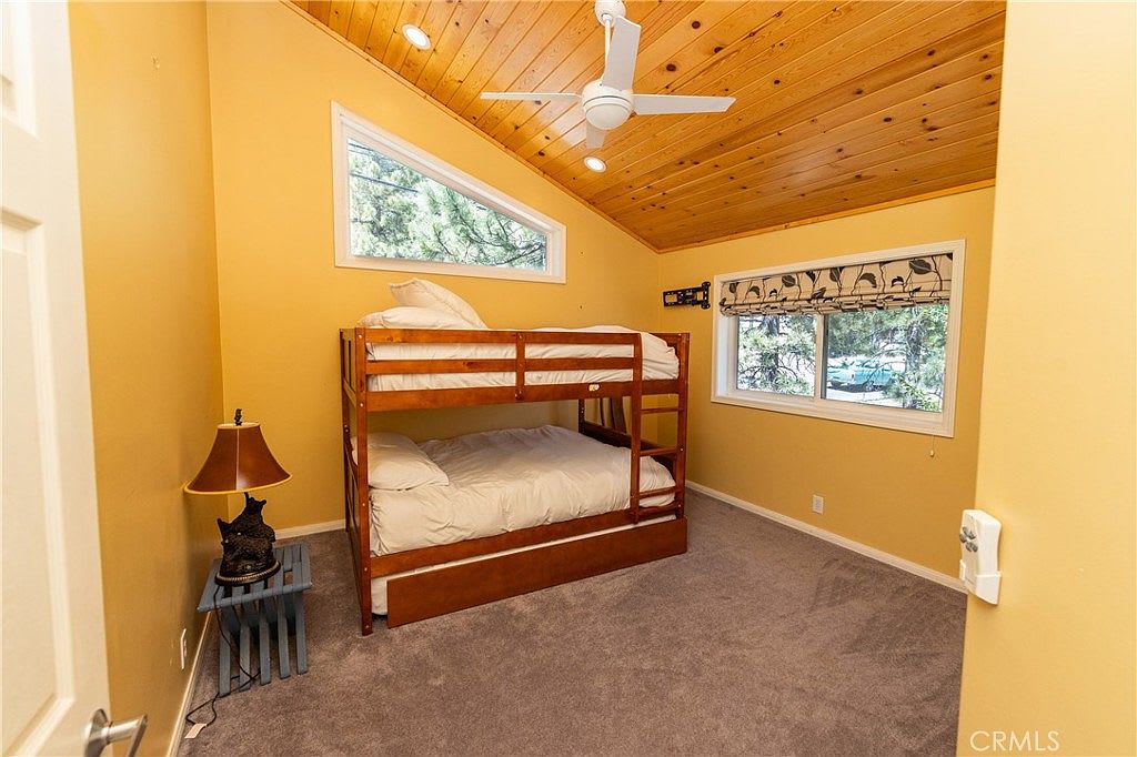 Lakefront 4BR, Dock, Hot Tub, EV Charger, Dogs OK