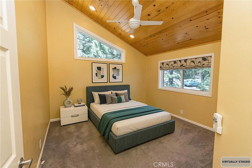 Lakefront 4BR, Dock, Hot Tub, EV Charger, Dogs OK