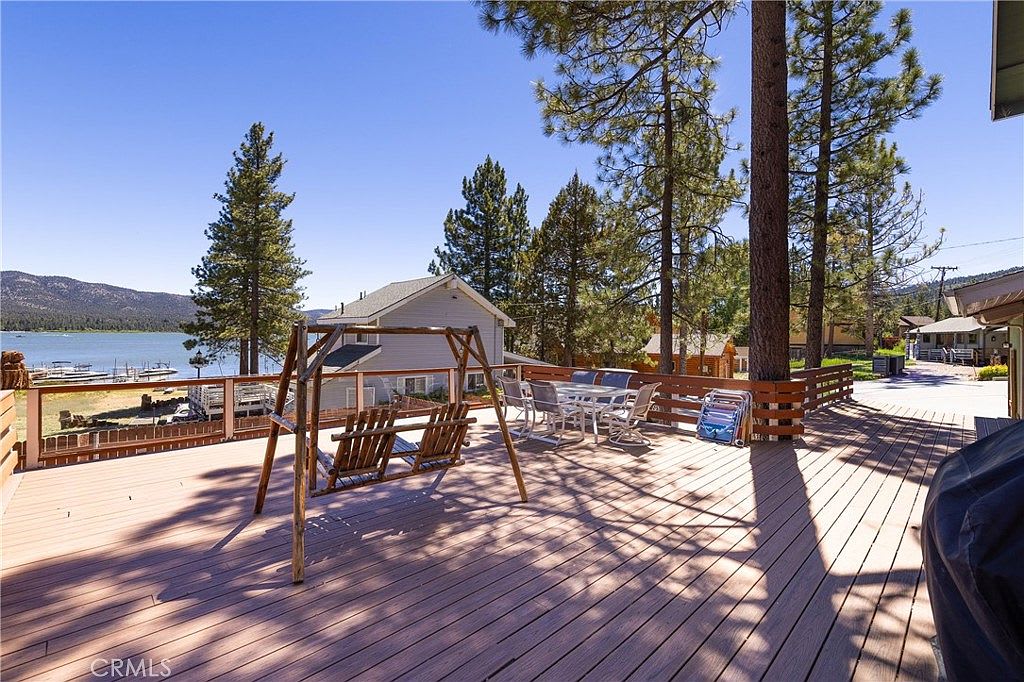 Lakefront 4BR, Dock, Hot Tub, EV Charger, Dogs OK