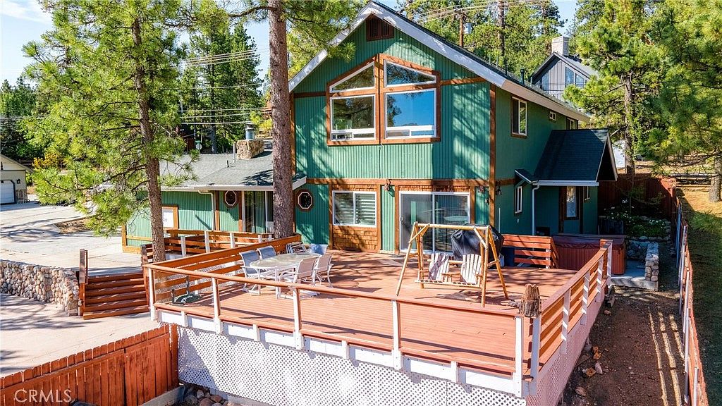 Lakefront 4BR, Dock, Hot Tub, EV Charger, Dogs OK